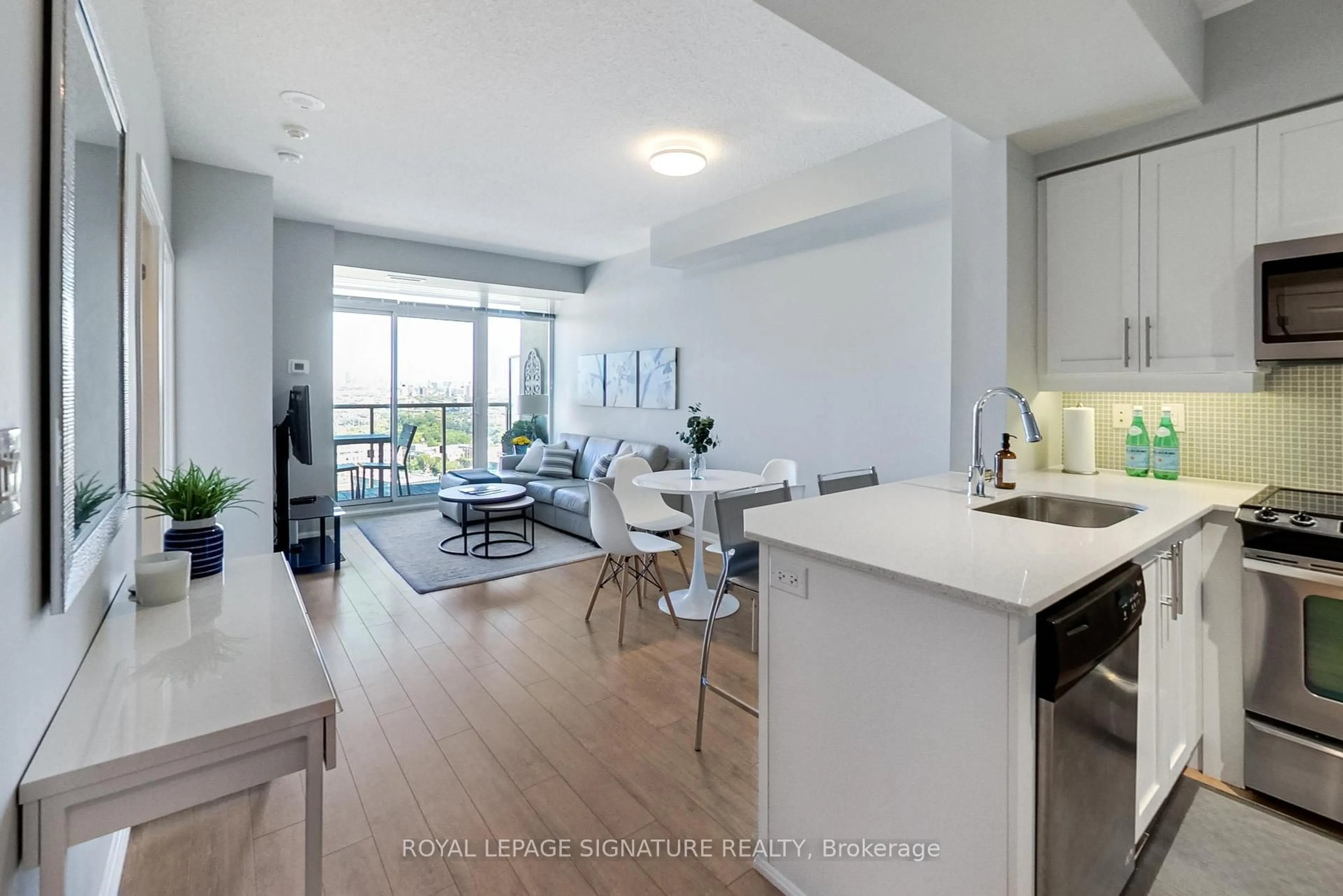 Open concept kitchen, unknown for 125 Western Battery Rd #2816, Toronto Ontario M6K 3R8