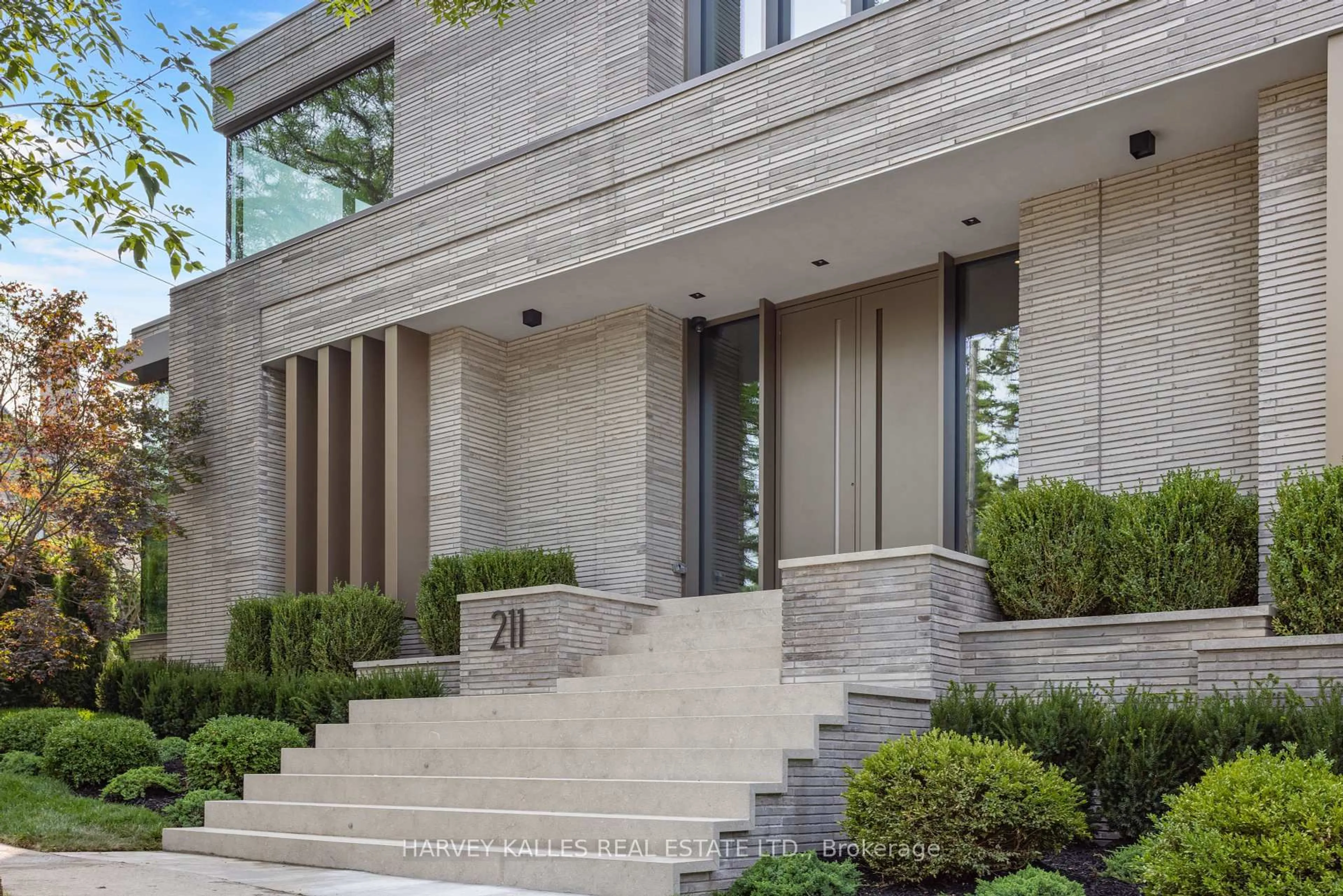Unknown for 211 Dunvegan Rd, Toronto Ontario M5P 2P3