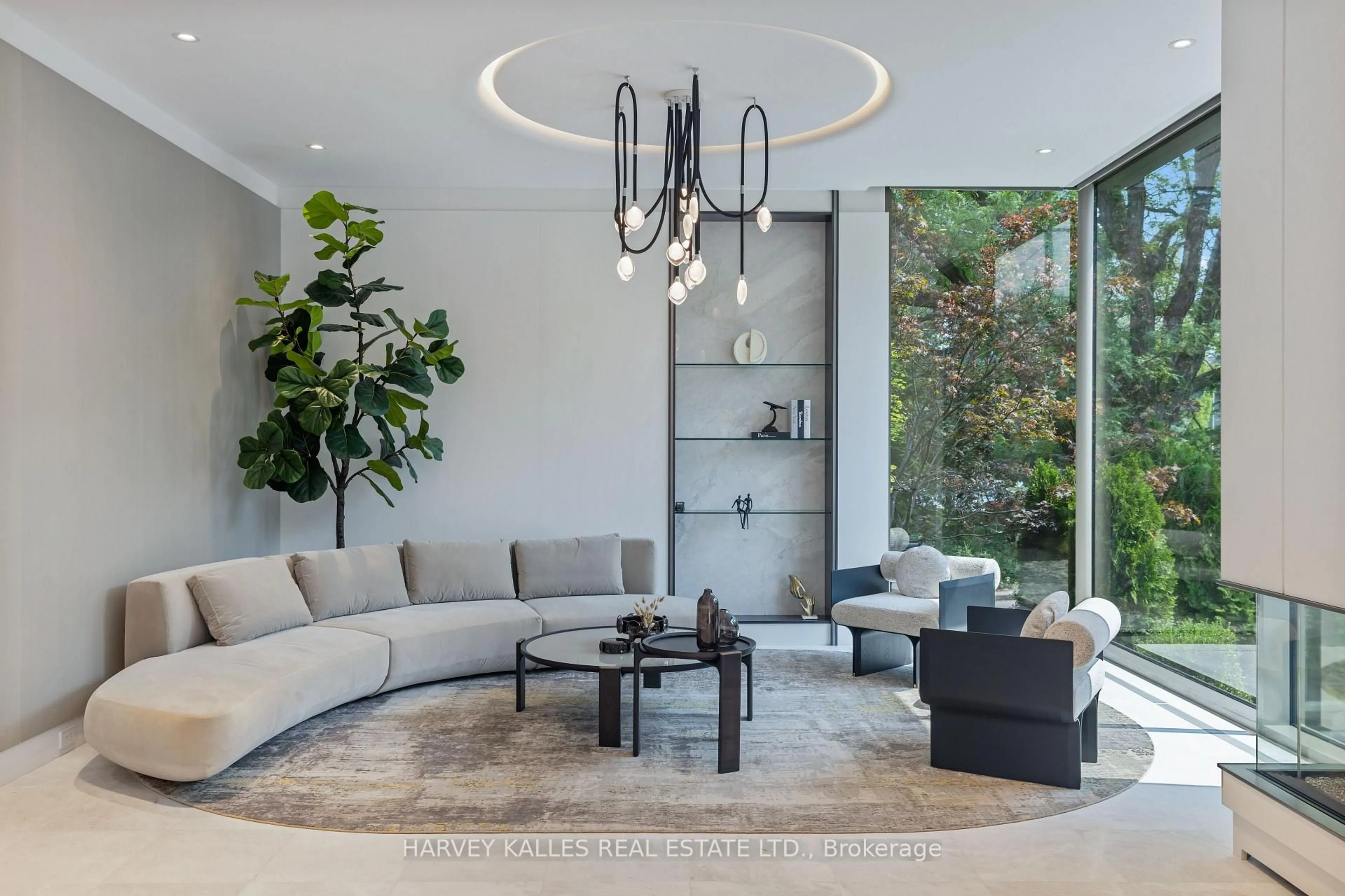 Living room with furniture, unknown for 211 Dunvegan Rd, Toronto Ontario M5P 2P3