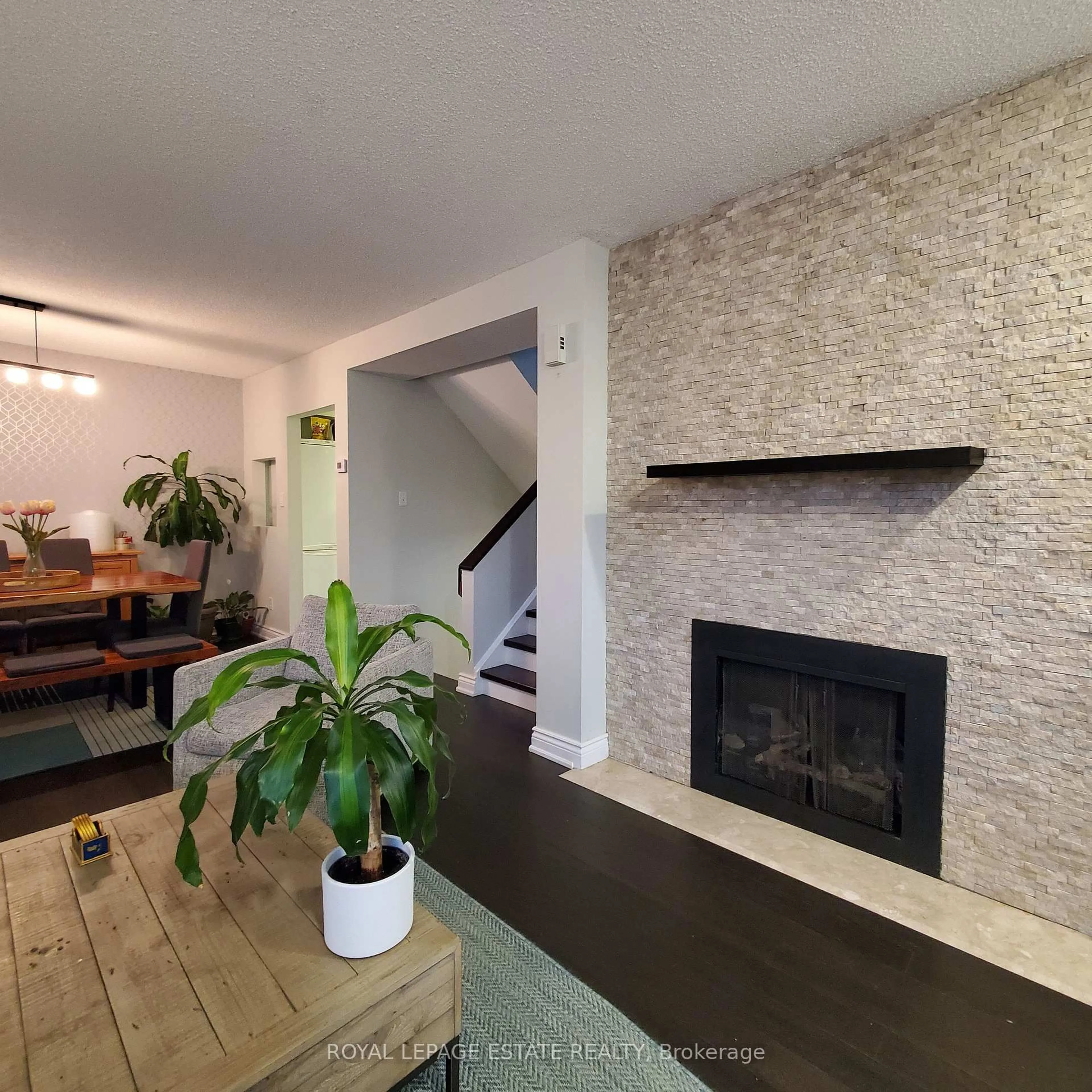 Unknown for 73 Upper Canada Dr #Th1, Toronto Ontario M2P 2A2