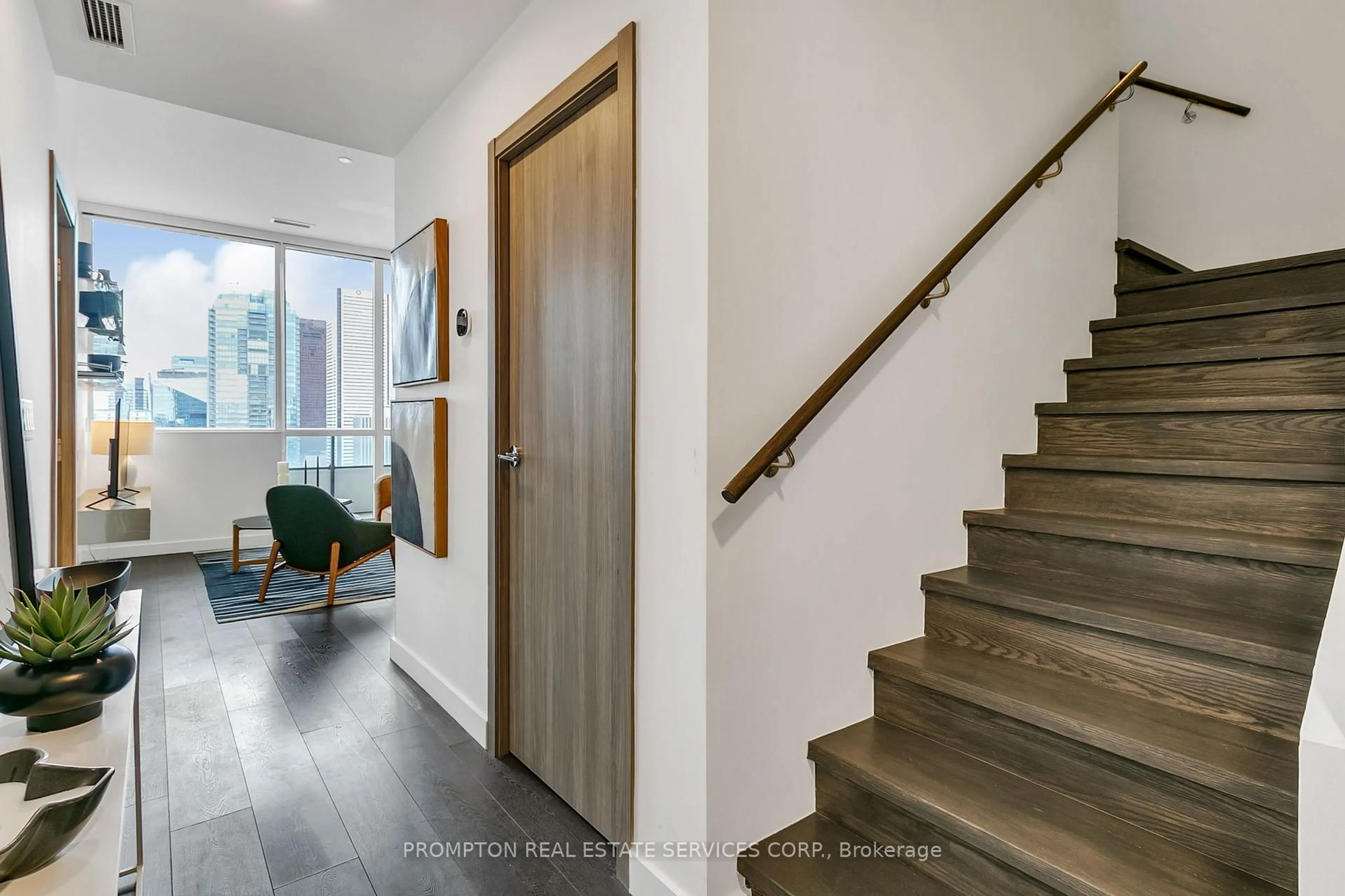 Unknown for 38 Widmer St #PH 5102, Toronto Ontario M5V 2E9