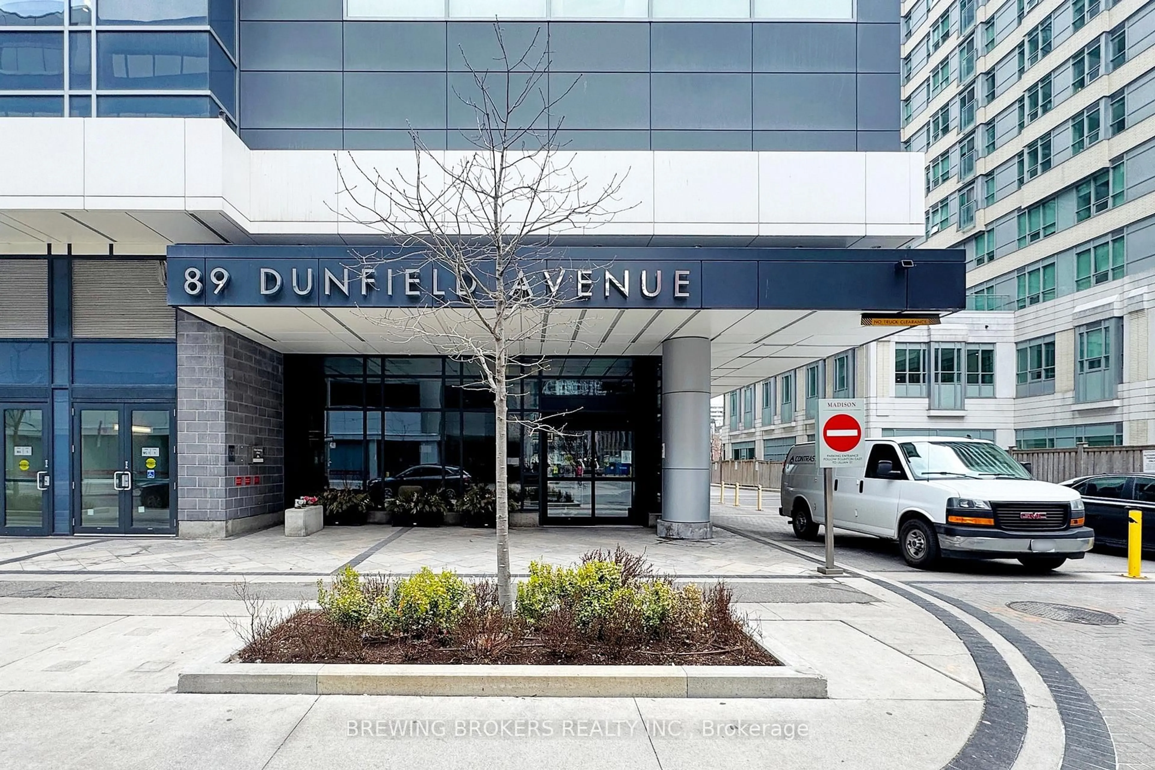 Indoor foyer for 89 Dunfield Ave #902, Toronto Ontario M4S 0A4
