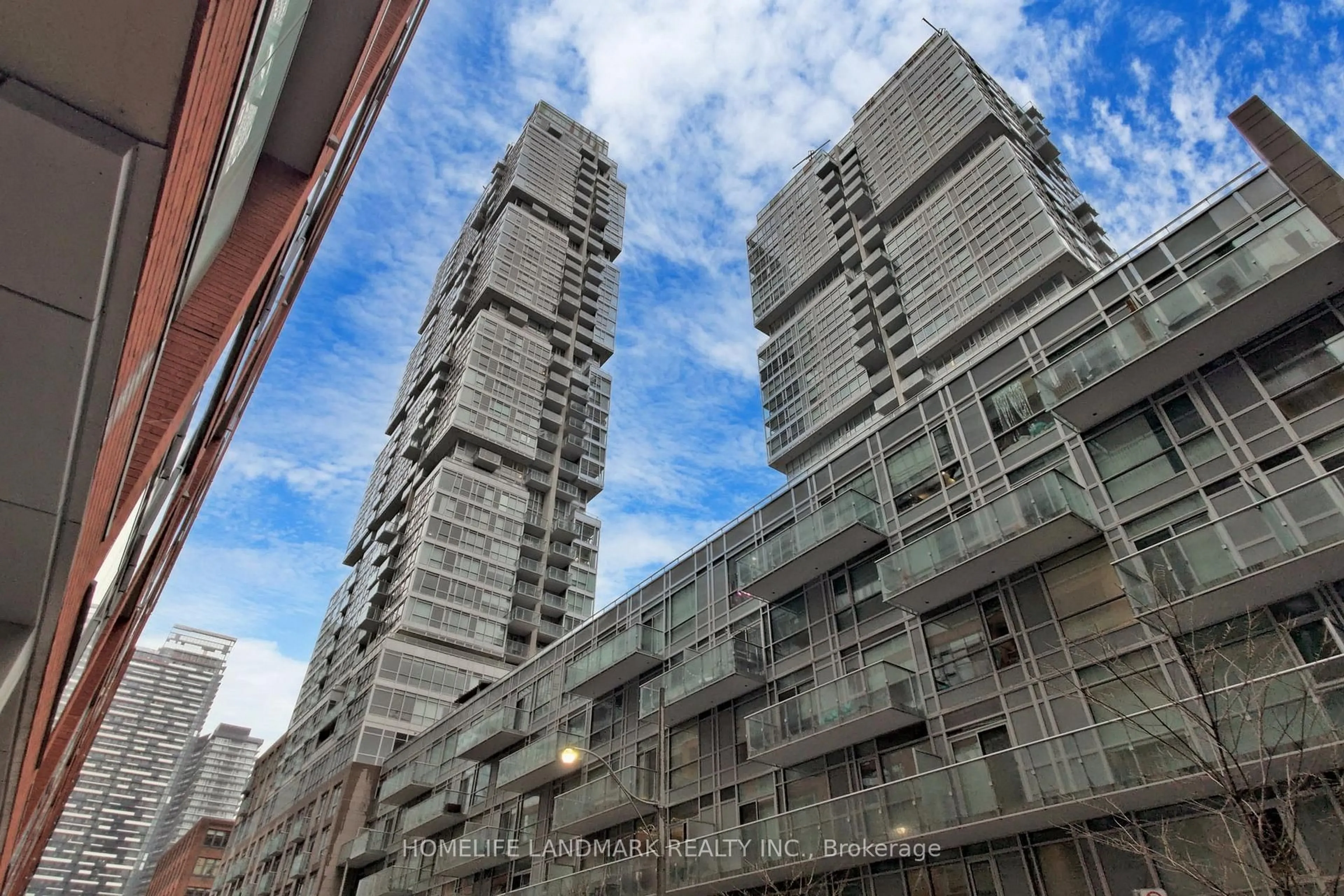 Patio, building for 199 Richmond St #2009, Toronto Ontario M5V 0H4