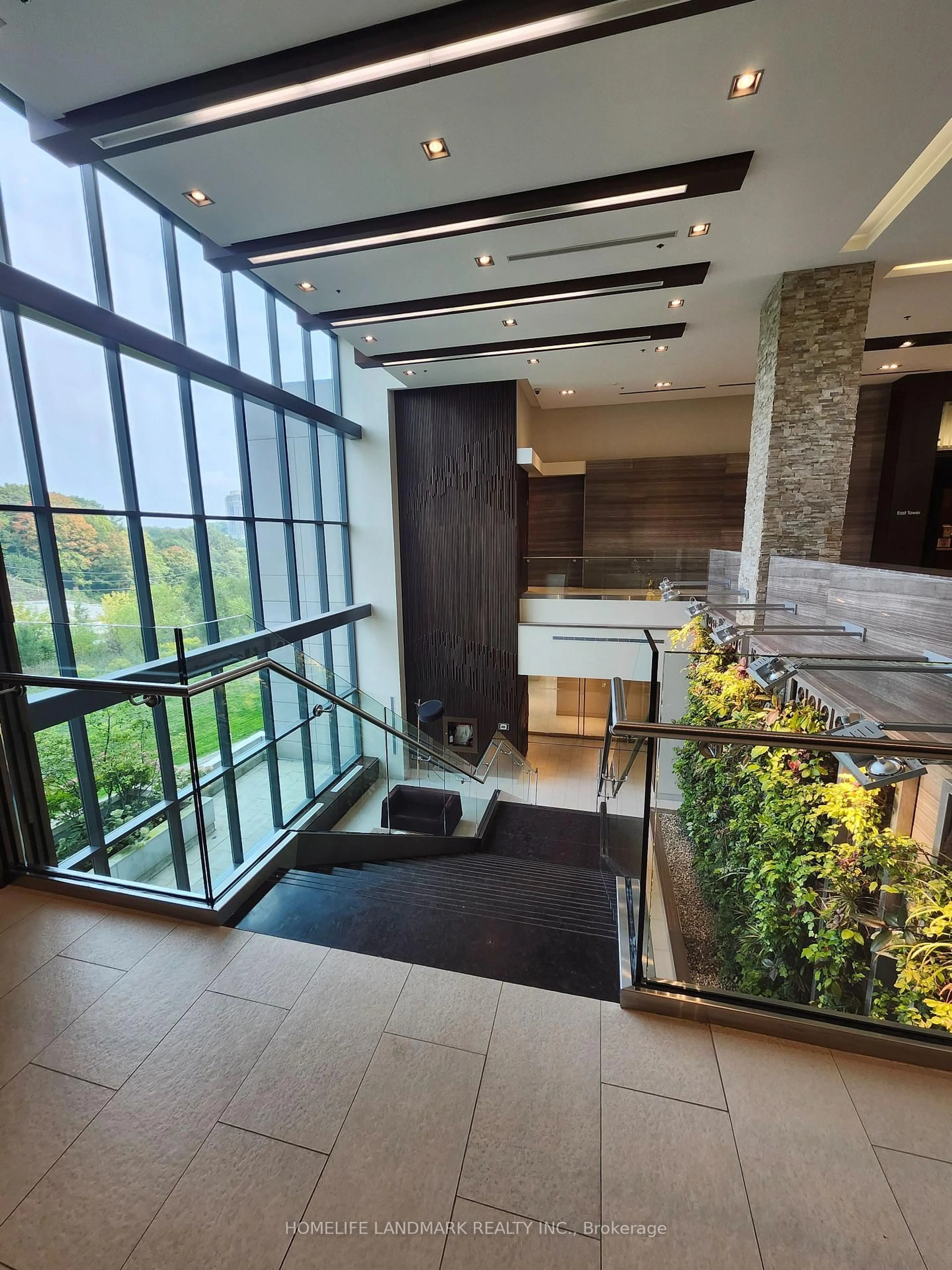 Indoor foyer for 35 Brian Peck Cres #901, Toronto Ontario M4G 0A5