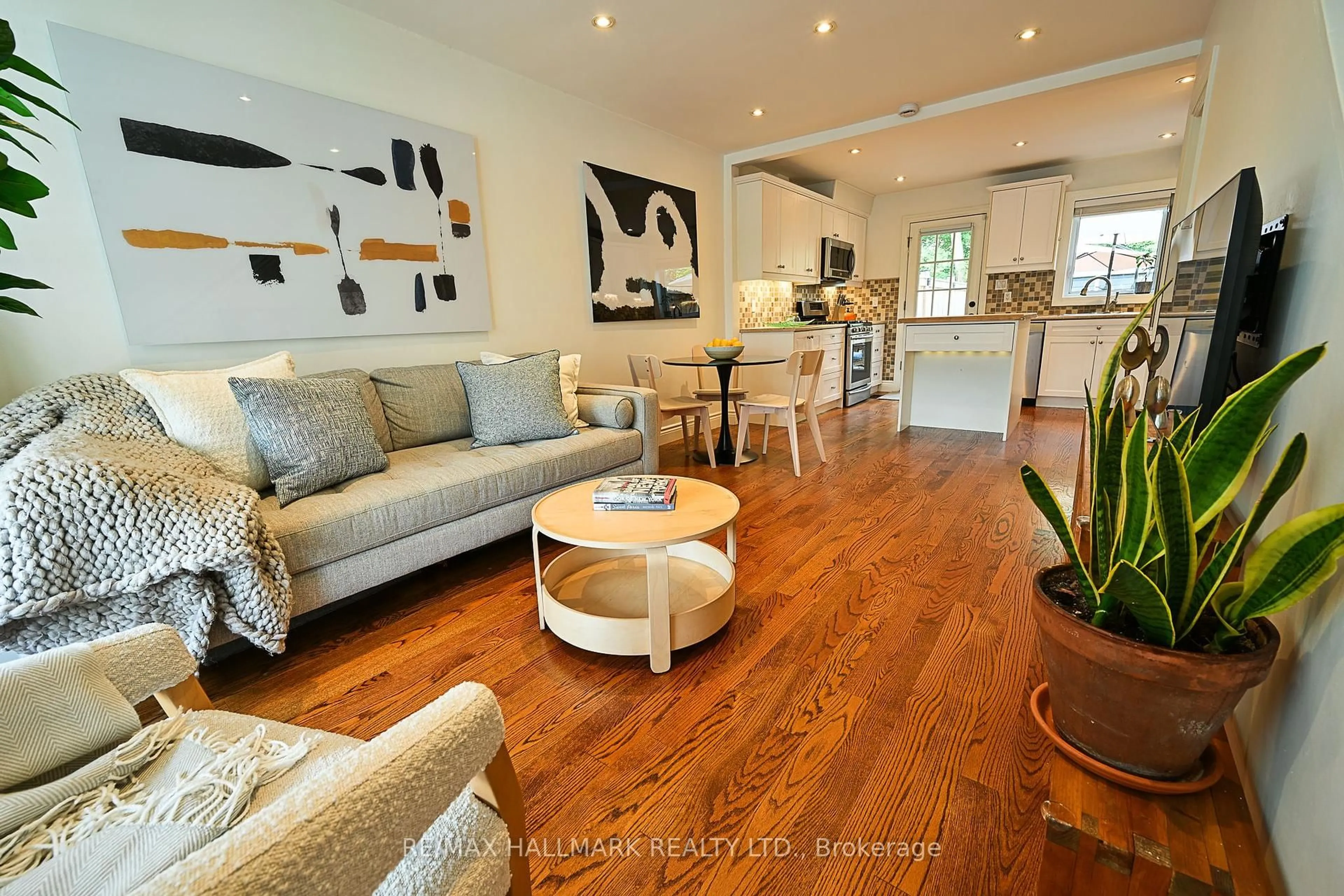 Living room with furniture, wood/laminate floor for 3318 Bathurst St, Toronto Ontario M6A 2B6
