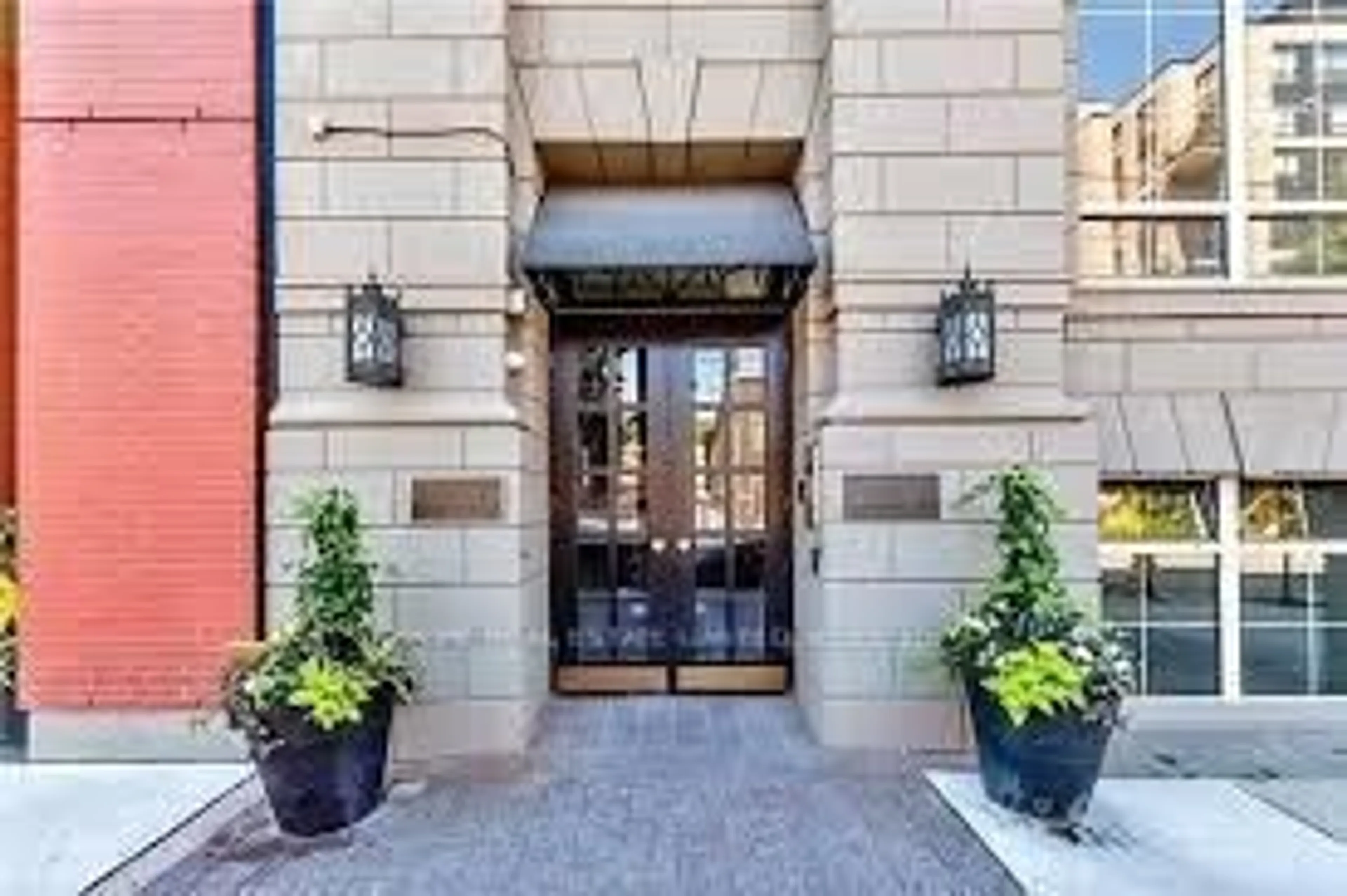 Indoor entryway for 781 King St #211, Toronto Ontario M5V 3L5