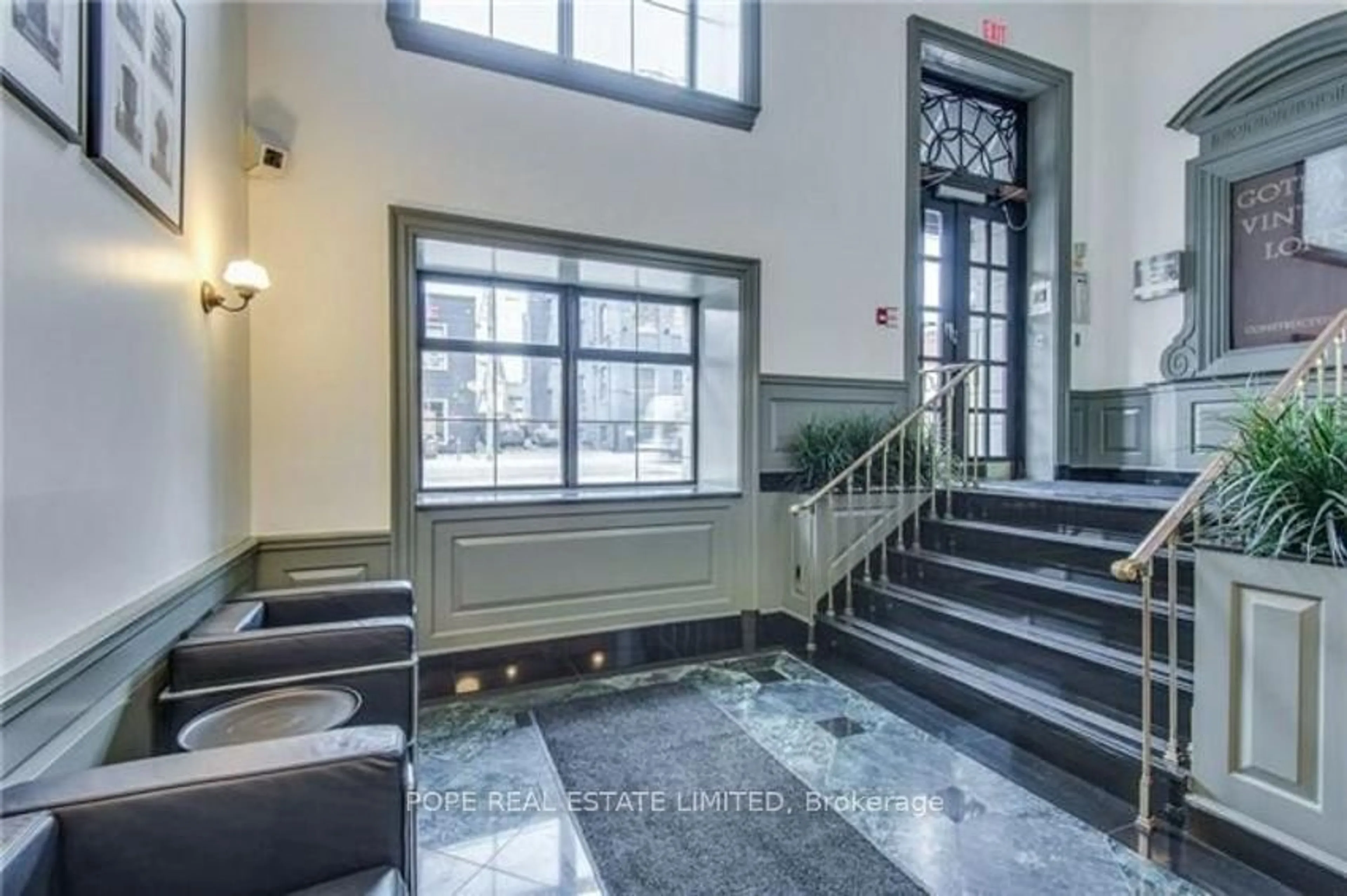 Indoor foyer for 781 King St #211, Toronto Ontario M5V 3L5