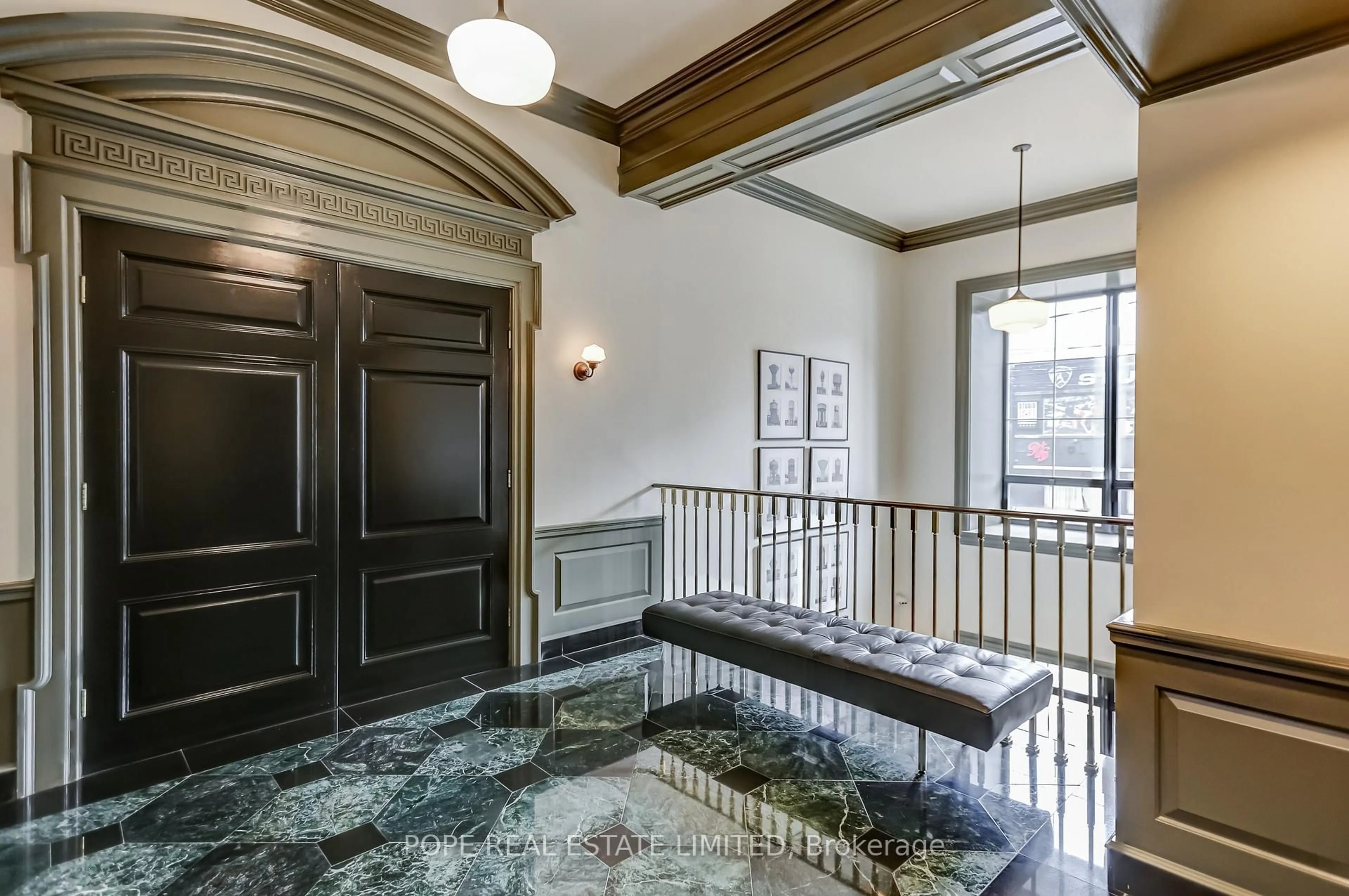 Indoor foyer for 781 King St #211, Toronto Ontario M5V 3L5