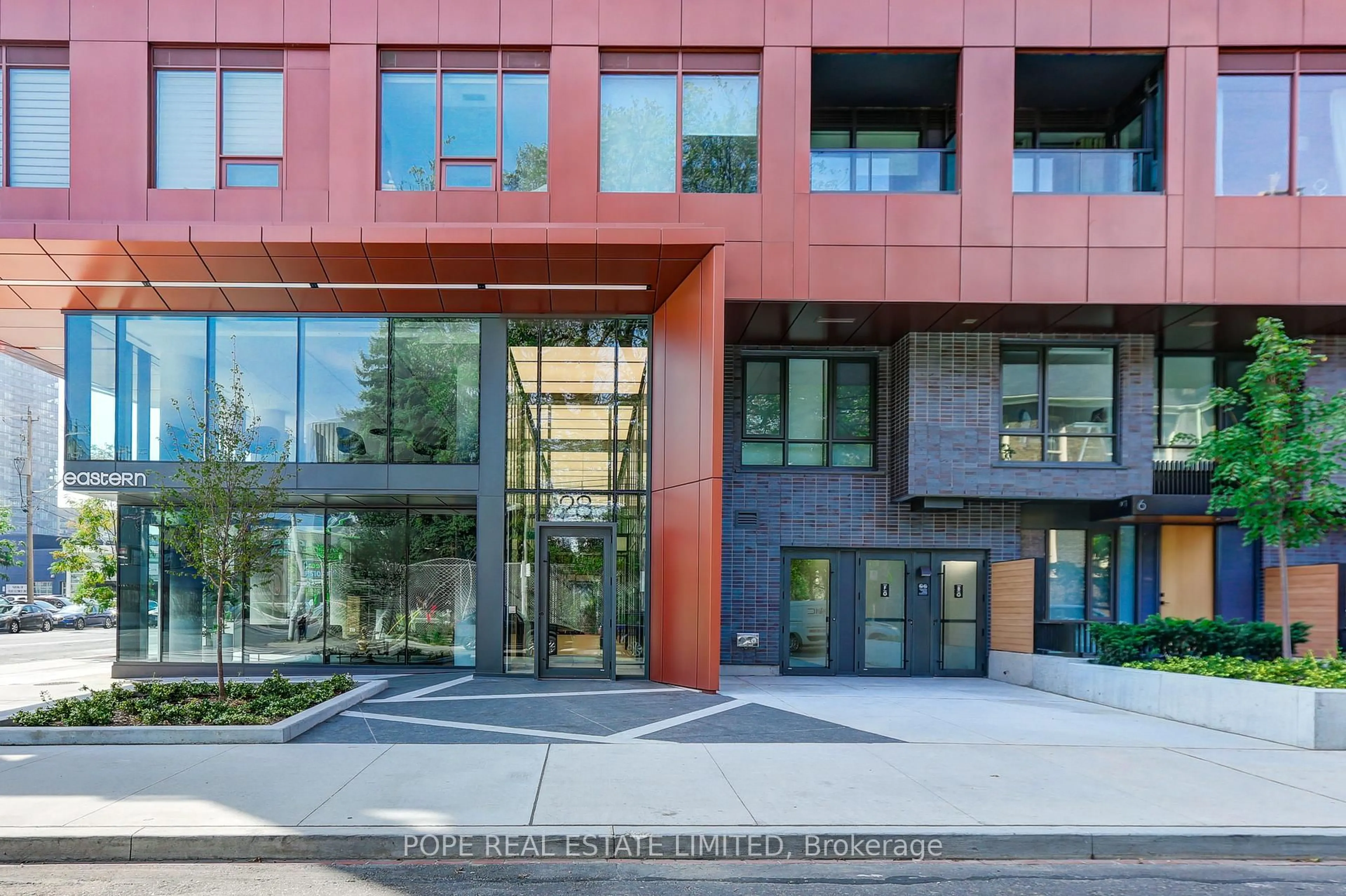 Indoor foyer for 28 Eastern Ave #522, Toronto Ontario M5A 0Y2