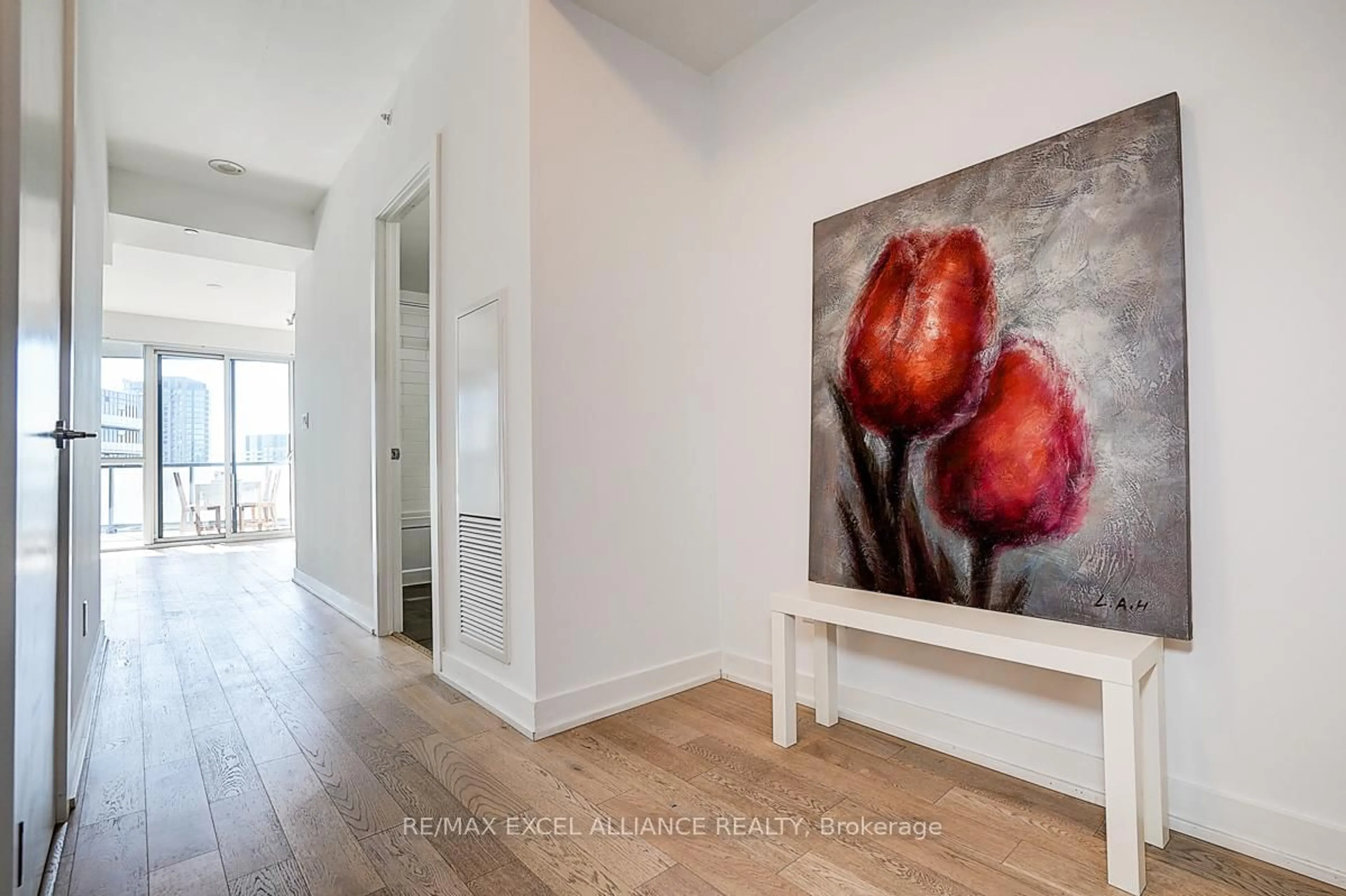 Indoor entryway for 20 Bruyeres Mews #2501, Toronto Ontario M5V 0G8