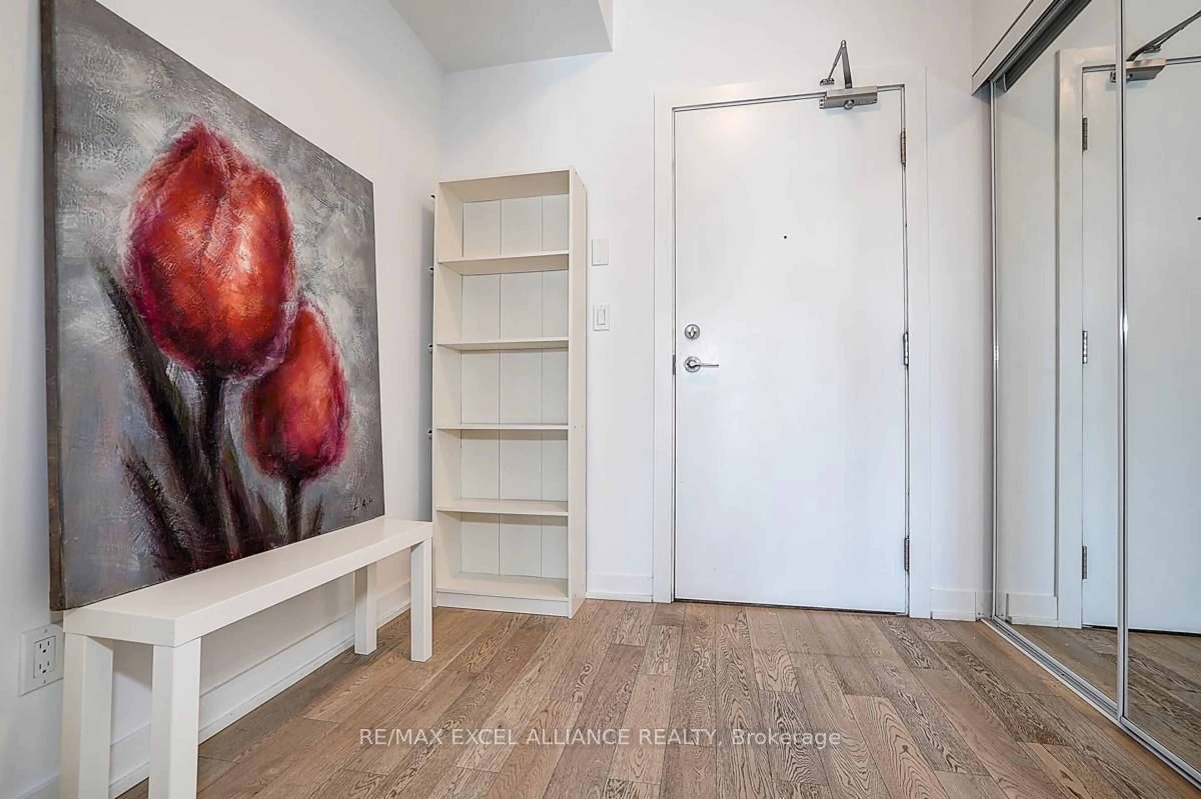 Indoor entryway for 20 Bruyeres Mews #2501, Toronto Ontario M5V 0G8