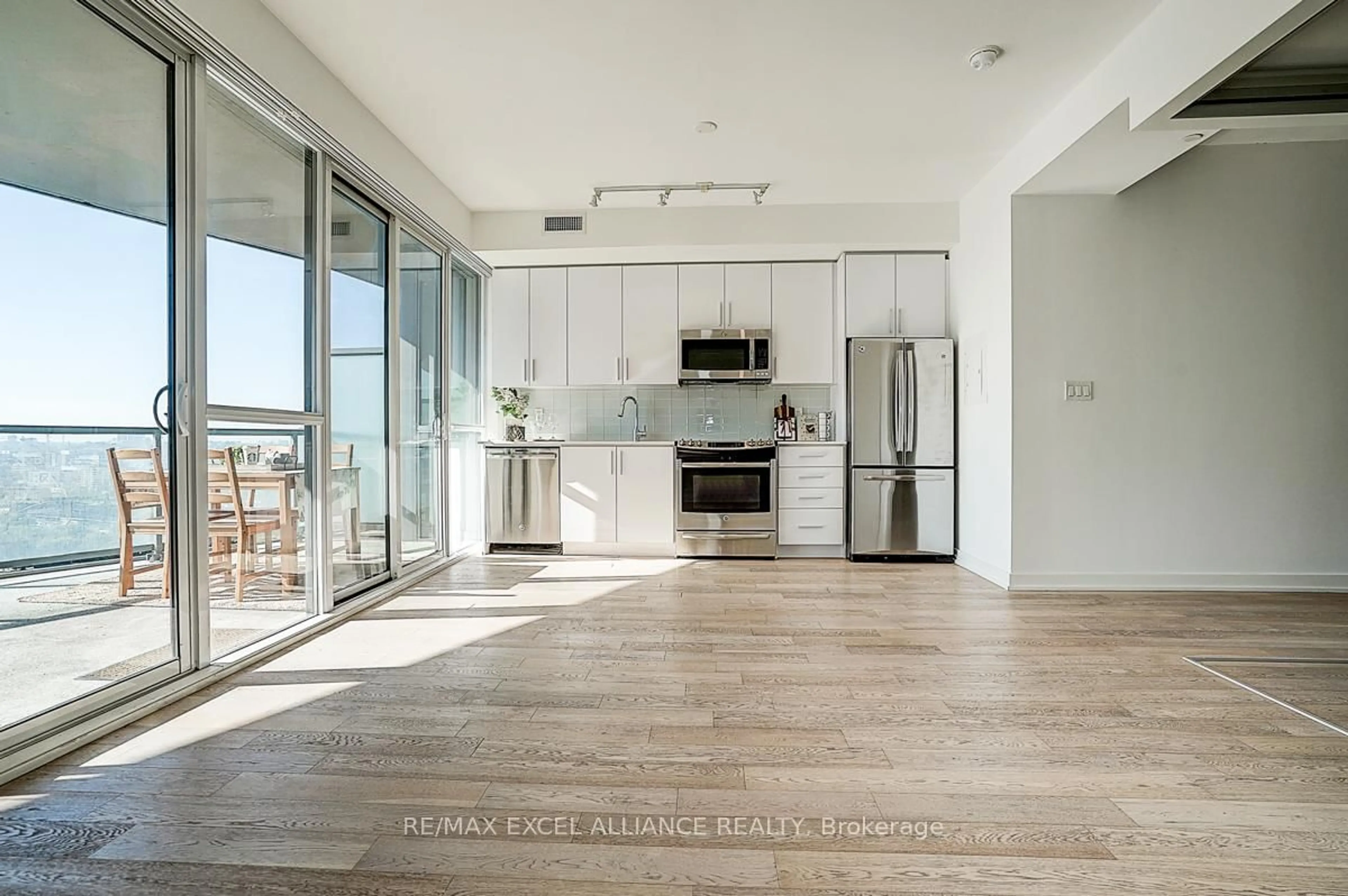 Open concept kitchen, unknown for 20 Bruyeres Mews #2501, Toronto Ontario M5V 0G8