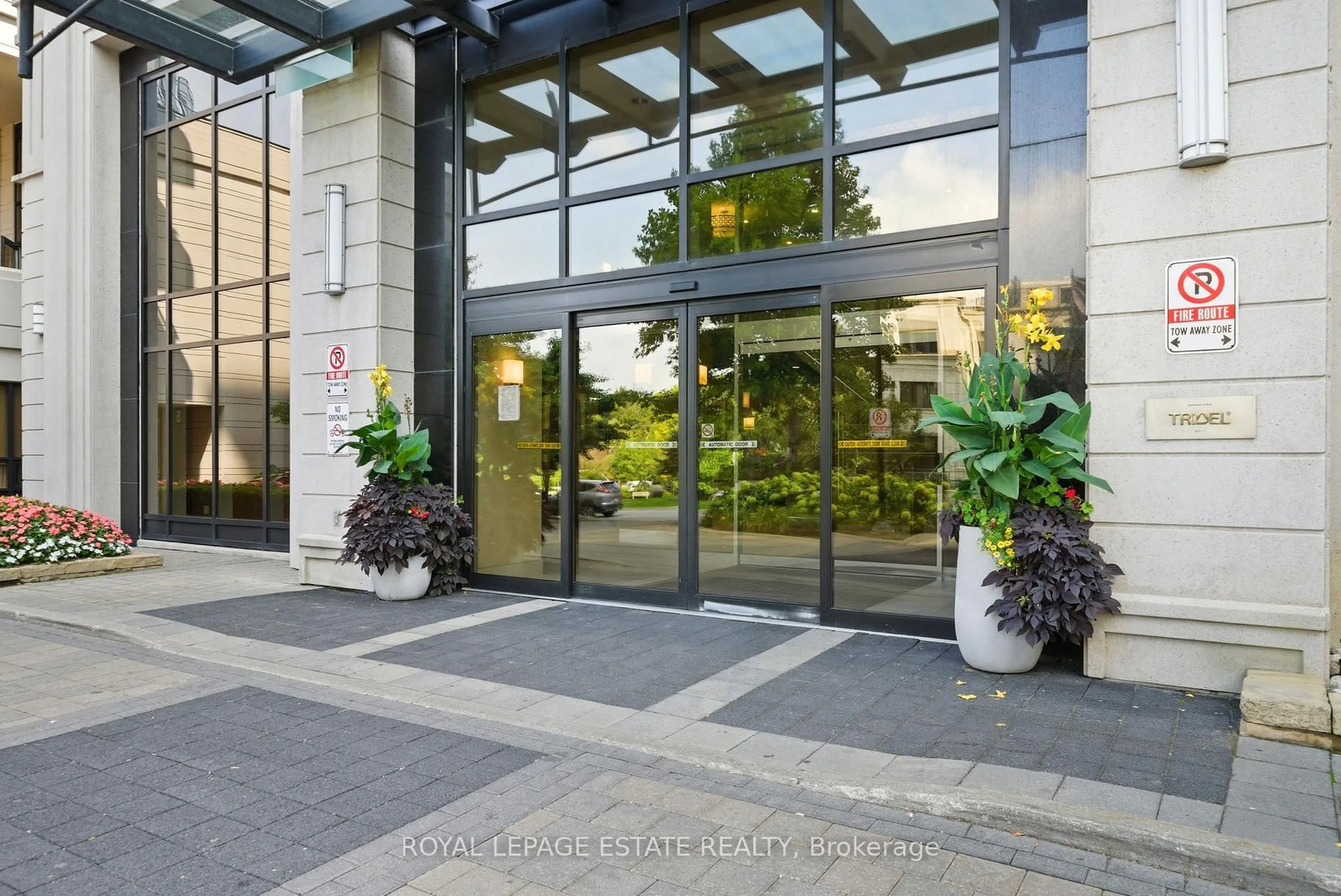 Indoor foyer for 100 Harrison Garden Blvd #1808, Toronto Ontario M2N 0C2