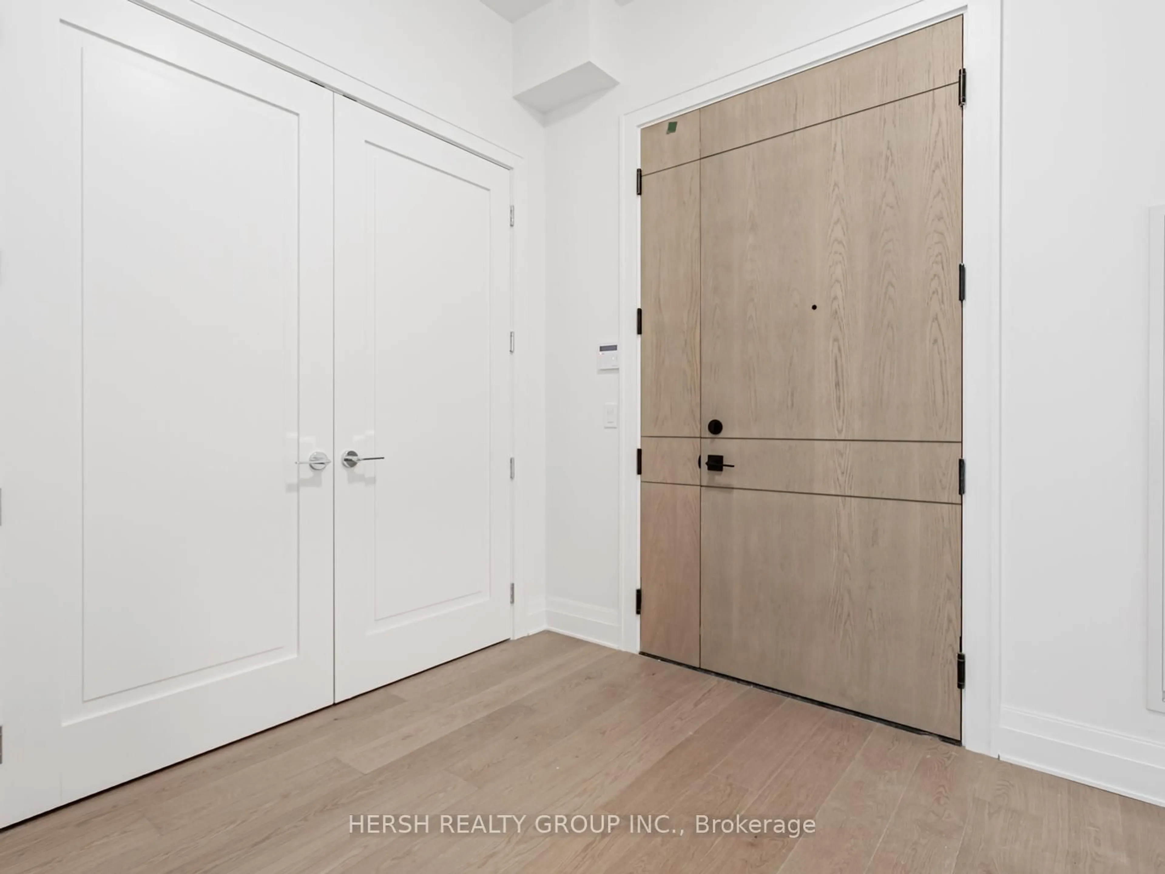 Indoor entryway for 2 Forest Hill Rd #208, Toronto Ontario M4V 2L3