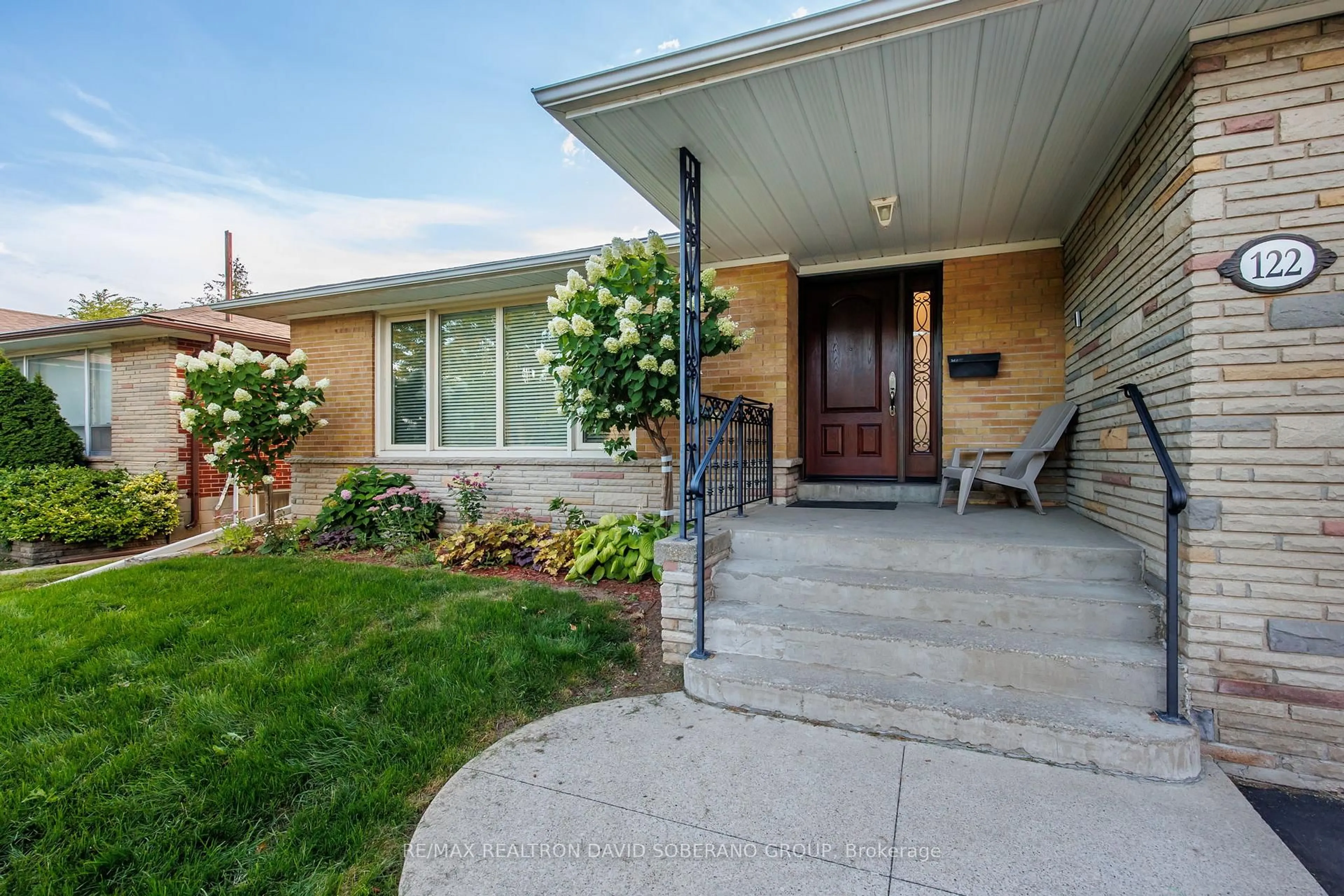 Unknown for 122 Collinson Blvd, Toronto Ontario M3H 3C7