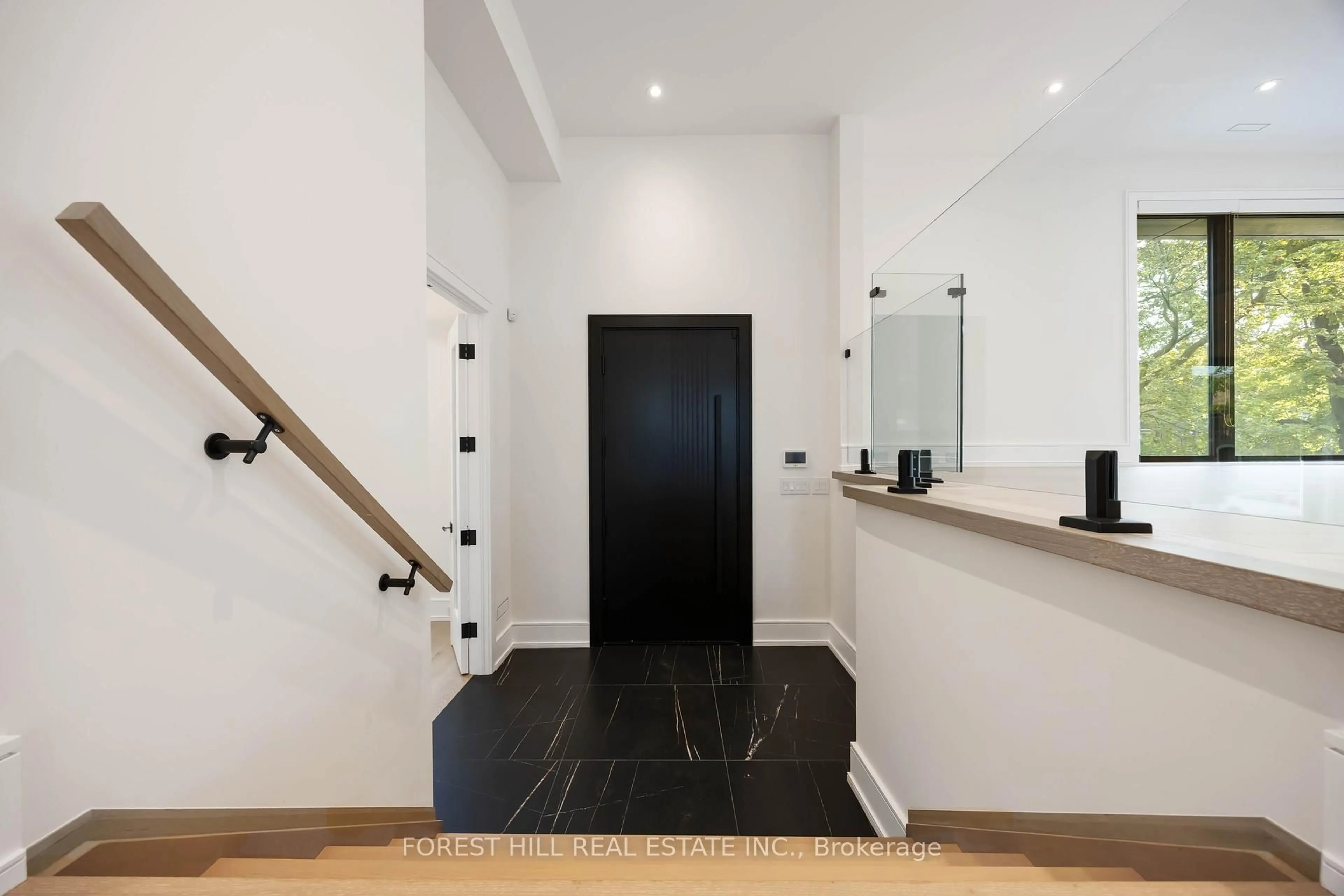 Indoor entryway for 38 Bevdale Rd, Toronto Ontario M2R 1L7