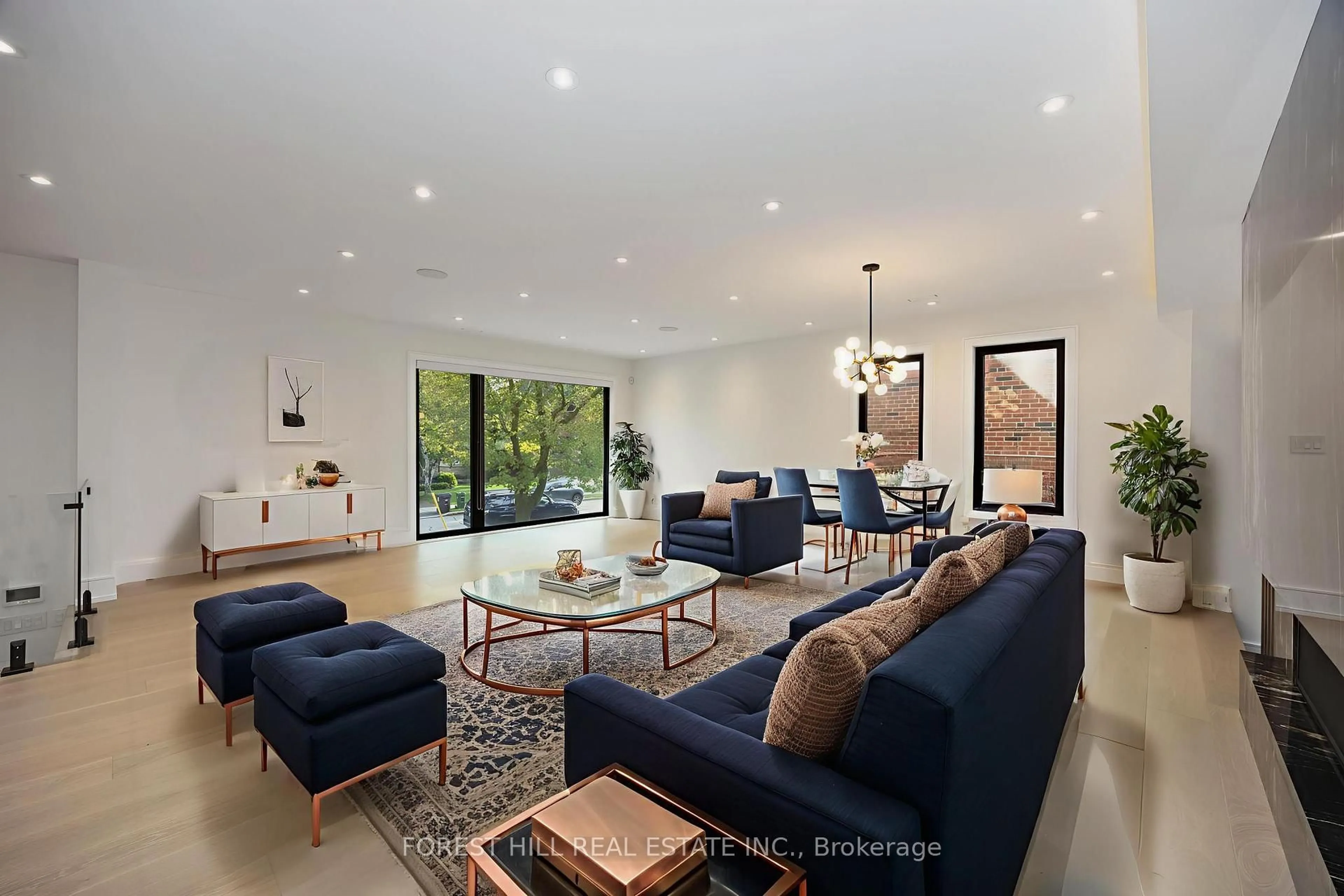Living room with furniture, unknown for 38 Bevdale Rd, Toronto Ontario M2R 1L7