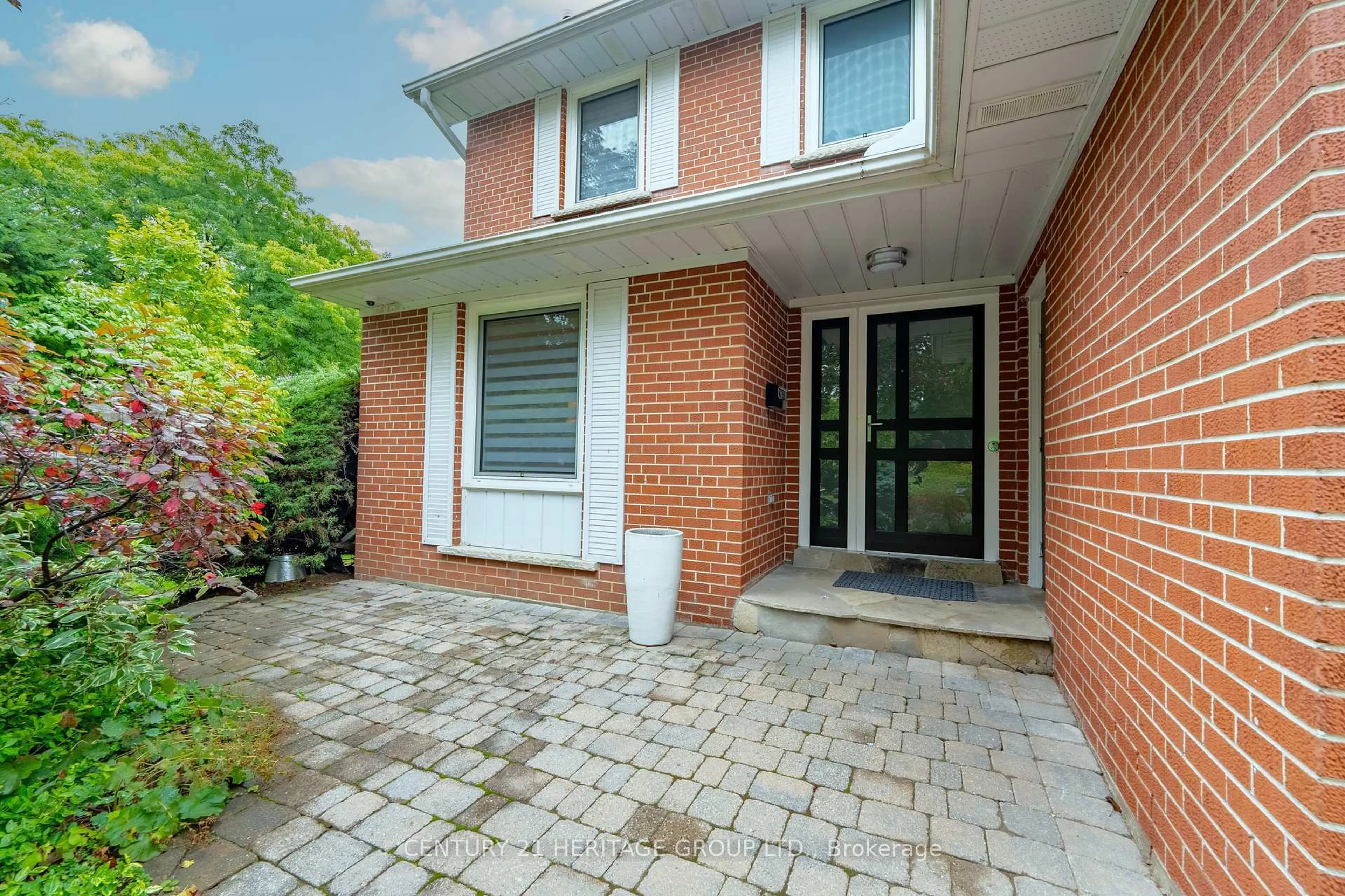 Home with brick exterior material, street for 61 Foursome Cres, Toronto Ontario M2P 1W4