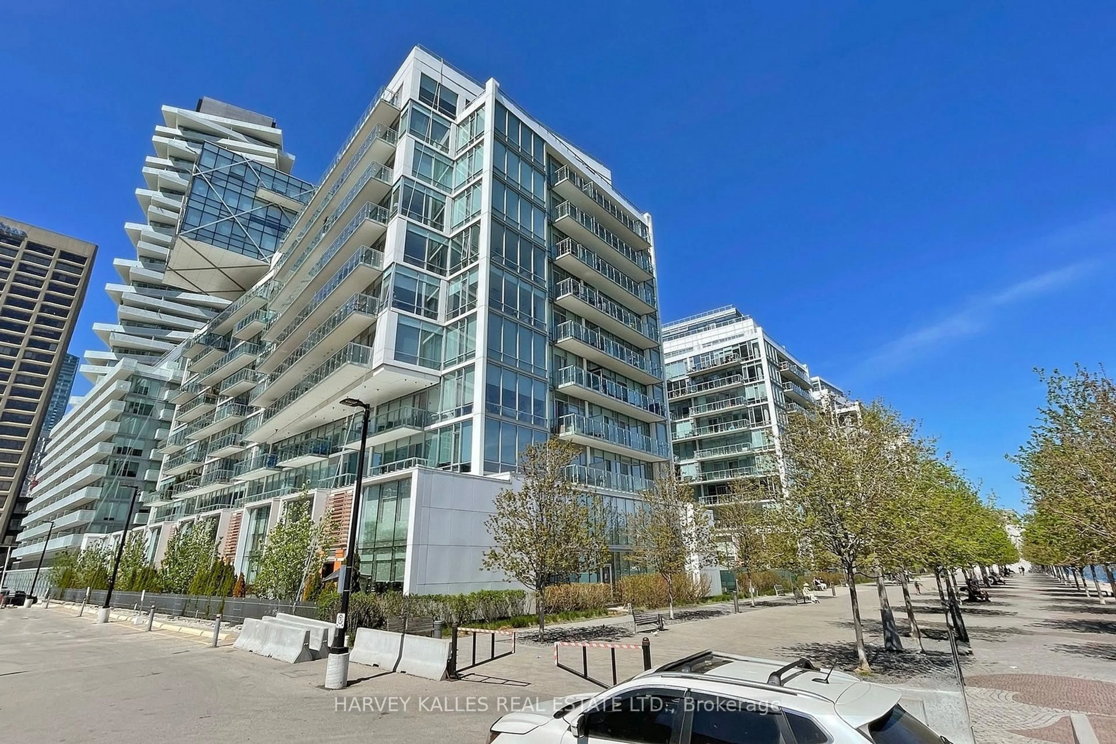 Patio, unknown for 29 Queens Quay #813, Toronto Ontario M5E 0A4