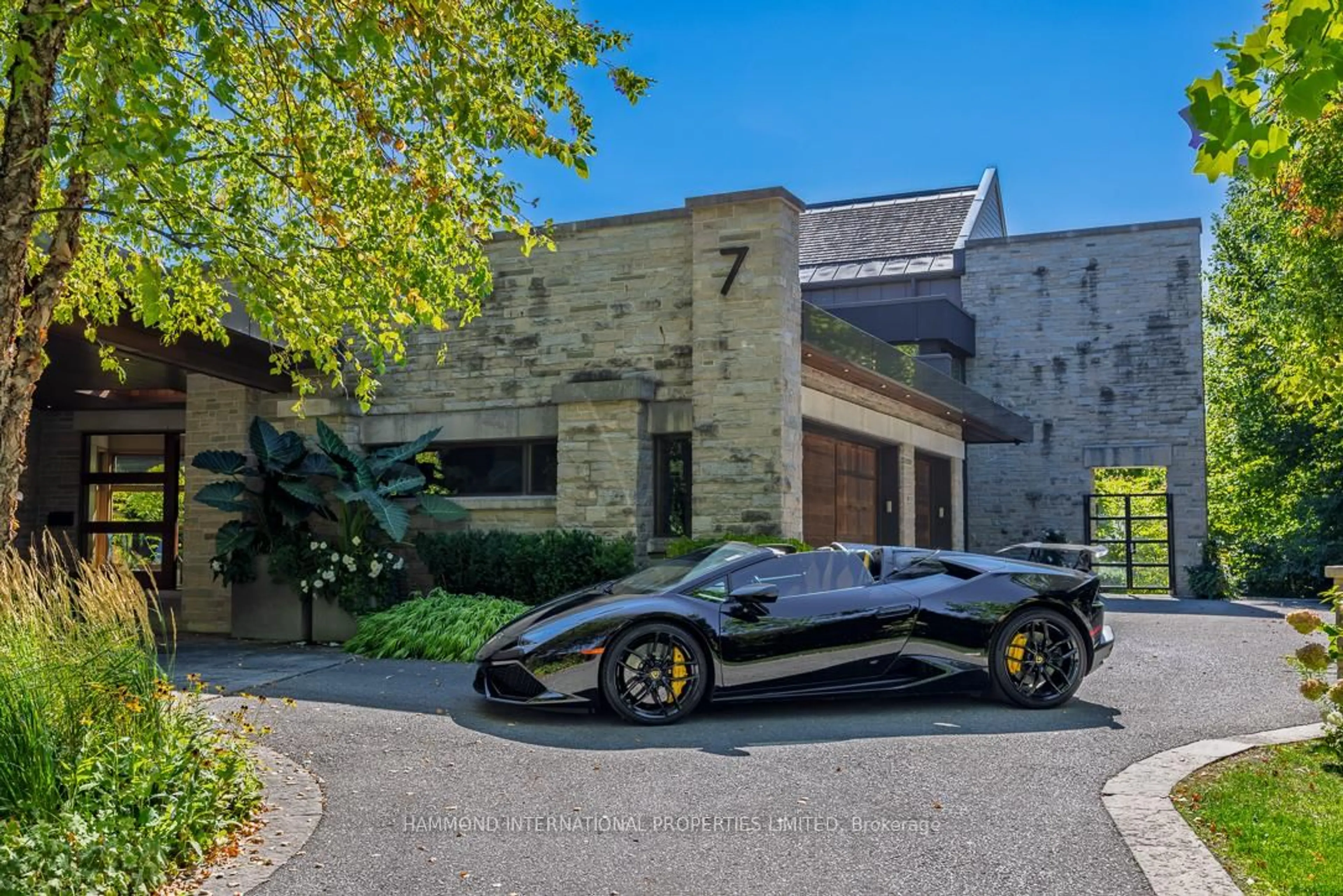 Indoor garage for 7 Oxbow Rd, Toronto Ontario M3B 1Z9