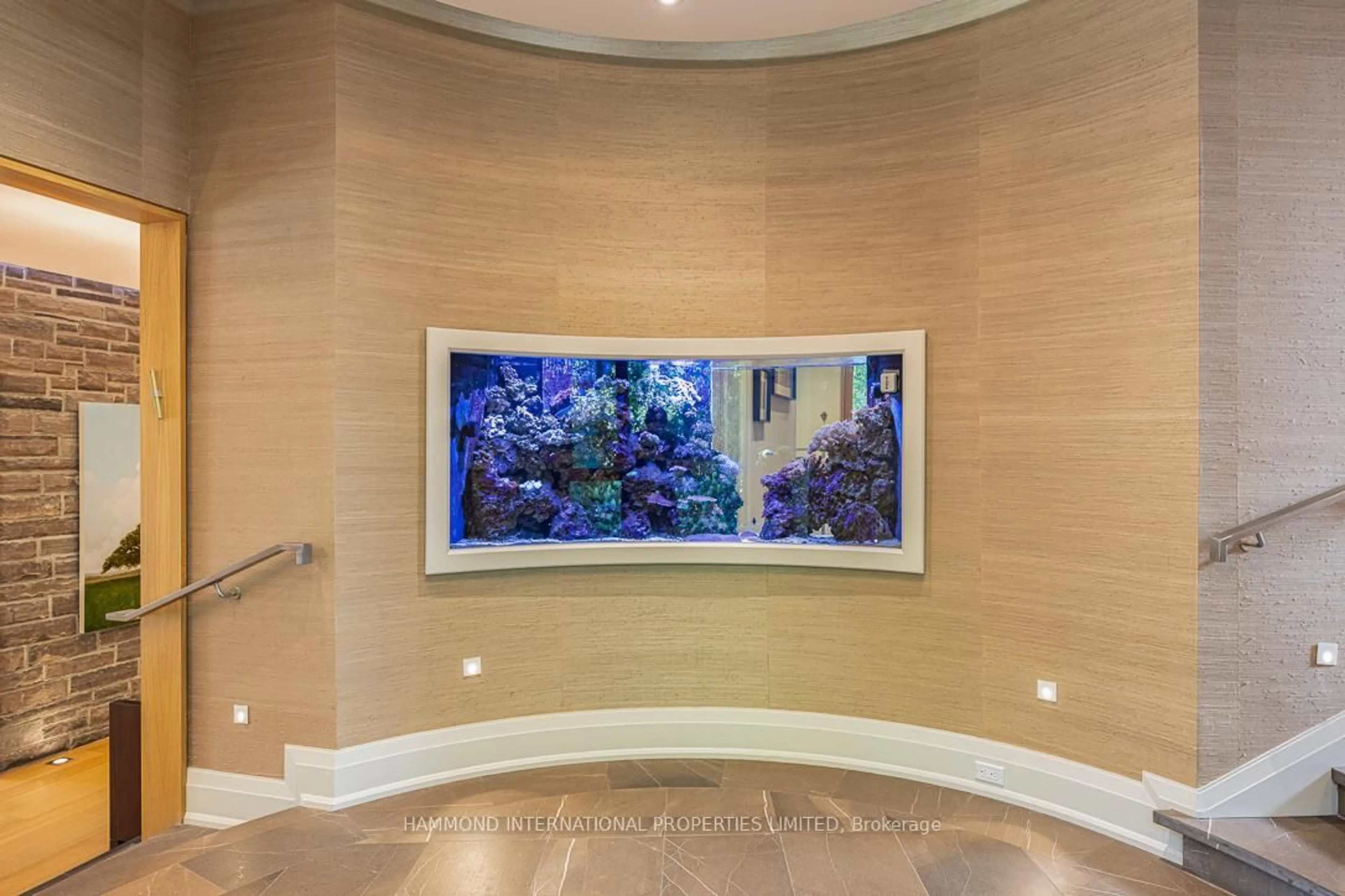 Indoor foyer for 7 Oxbow Rd, Toronto Ontario M3B 1Z9