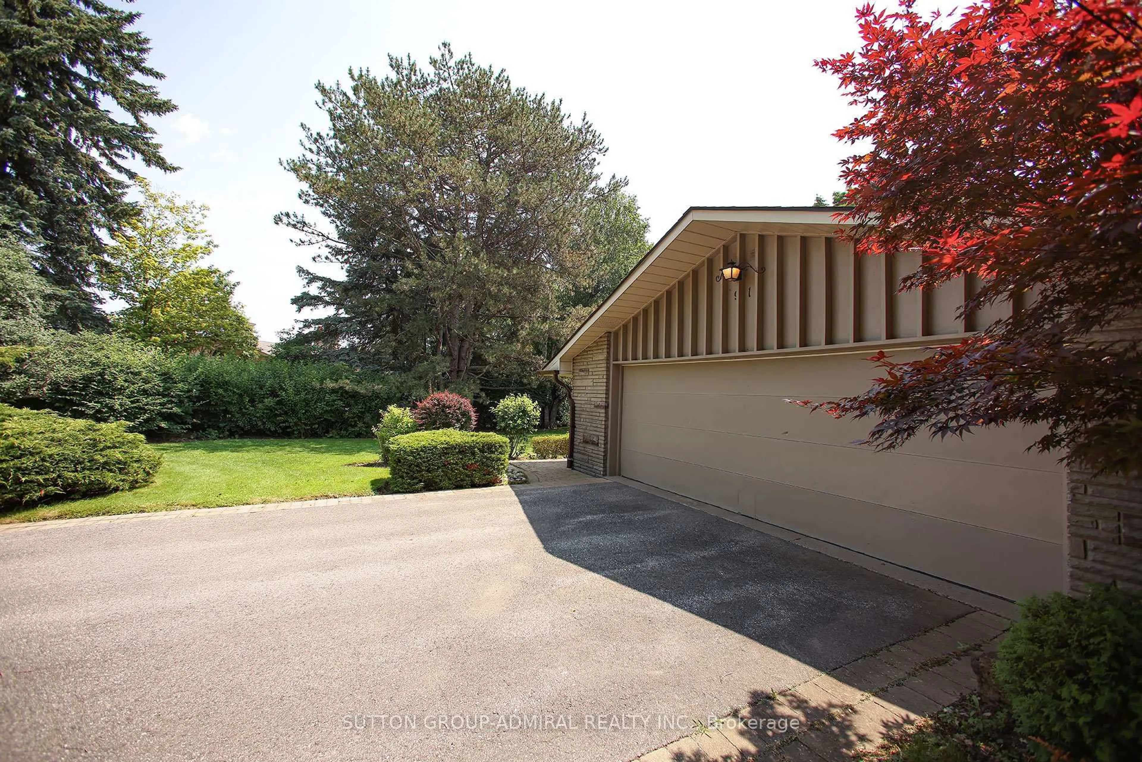 Patio, street for 91 Forest Grove Dr, Toronto Ontario M2K 1Z4