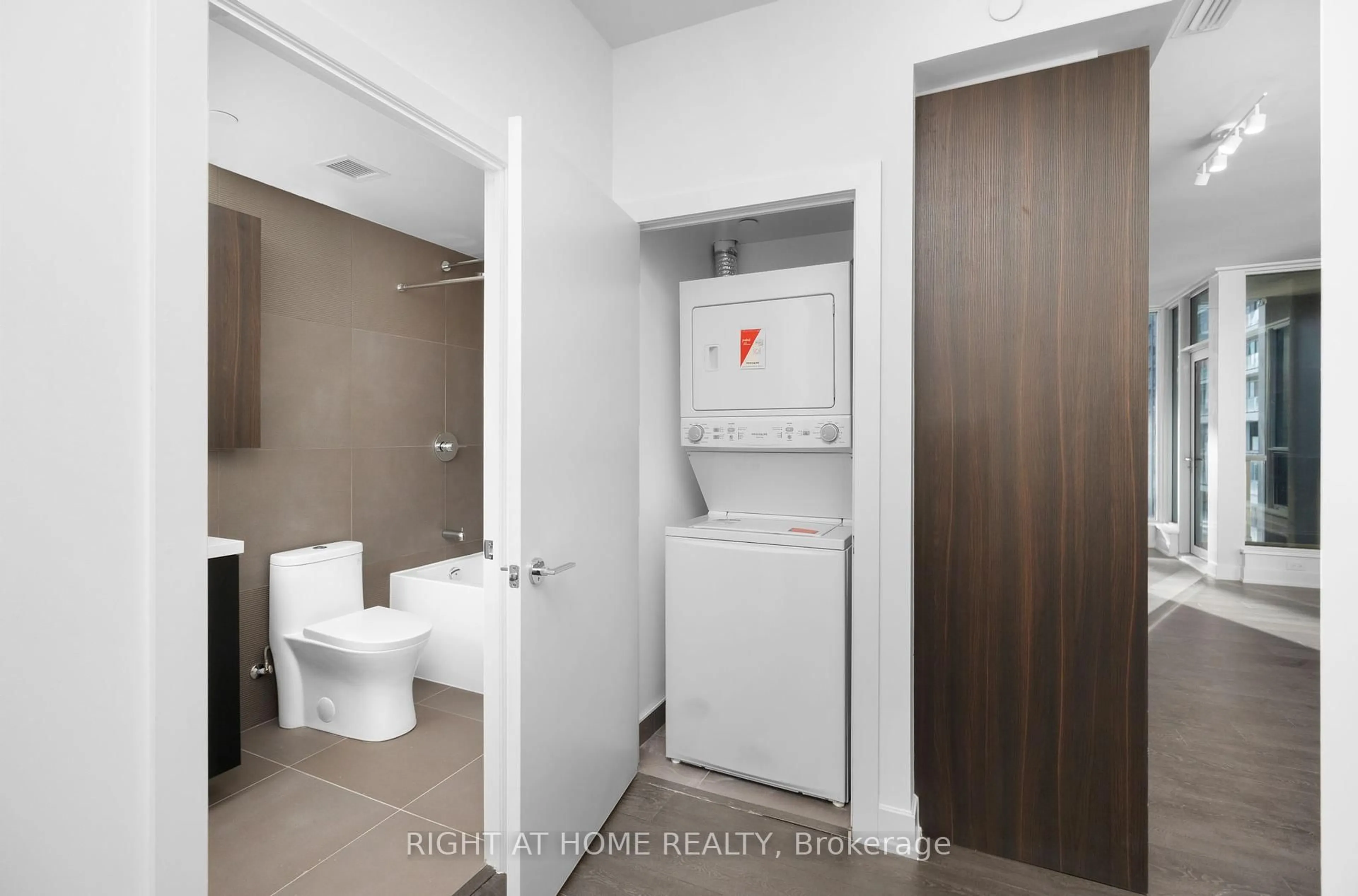 Standard bathroom, unknown for 35 Mercer St #1512, Toronto Ontario M5V 1H2