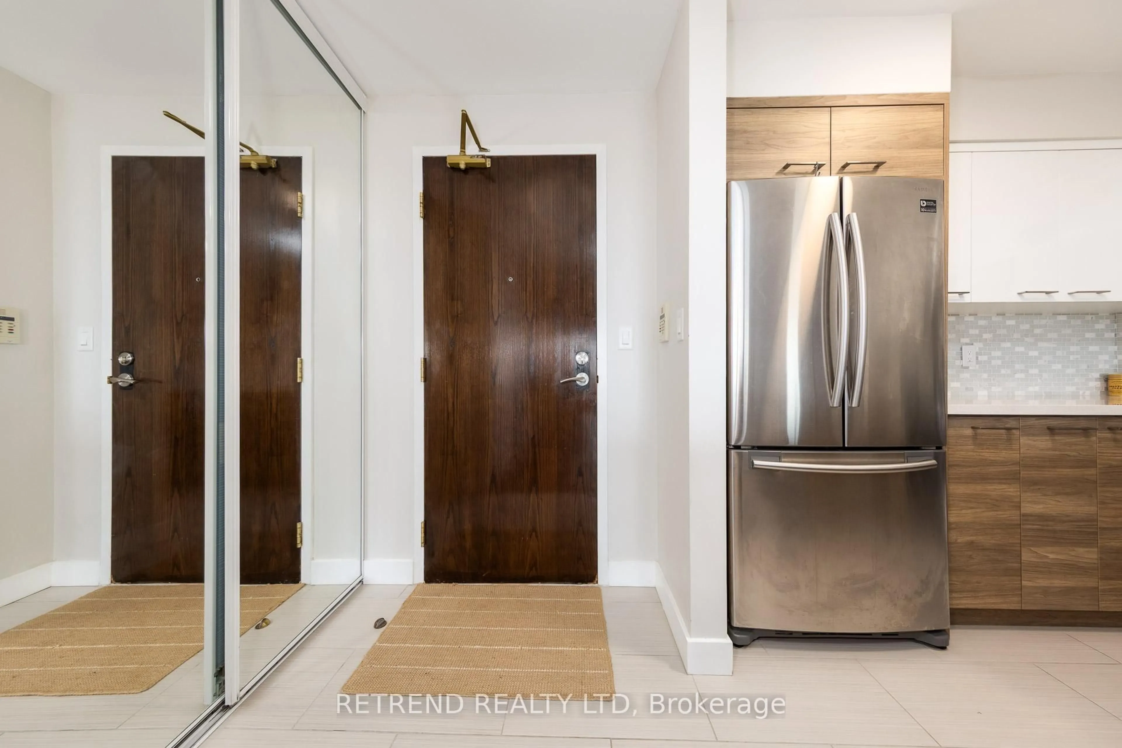 Indoor entryway for 18 Spring Garden Ave #907, Toronto Ontario M2N 7M2