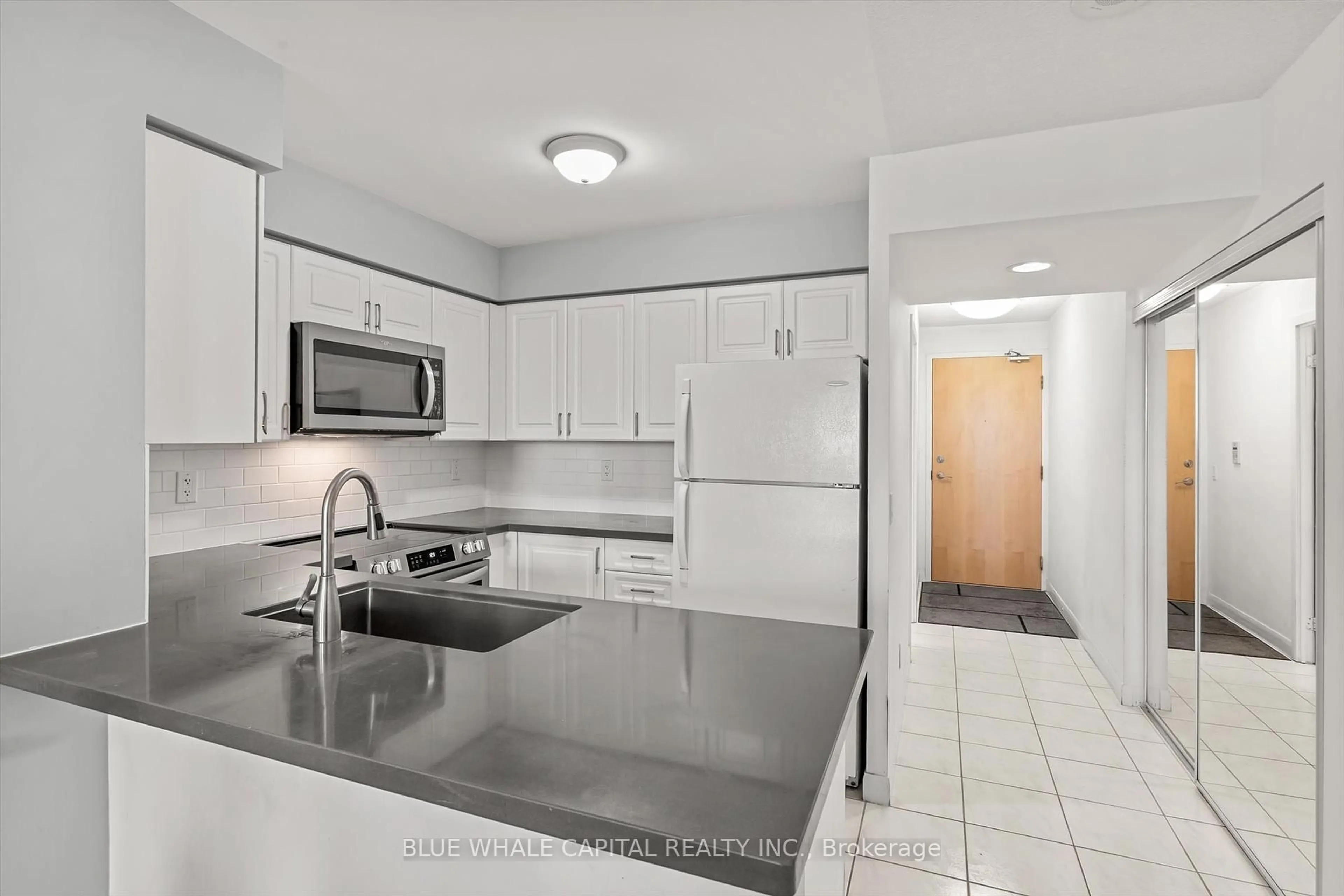 Standard kitchen, ceramic/tile floor for 4968 Yonge St #1201, Toronto Ontario M2N 7G9