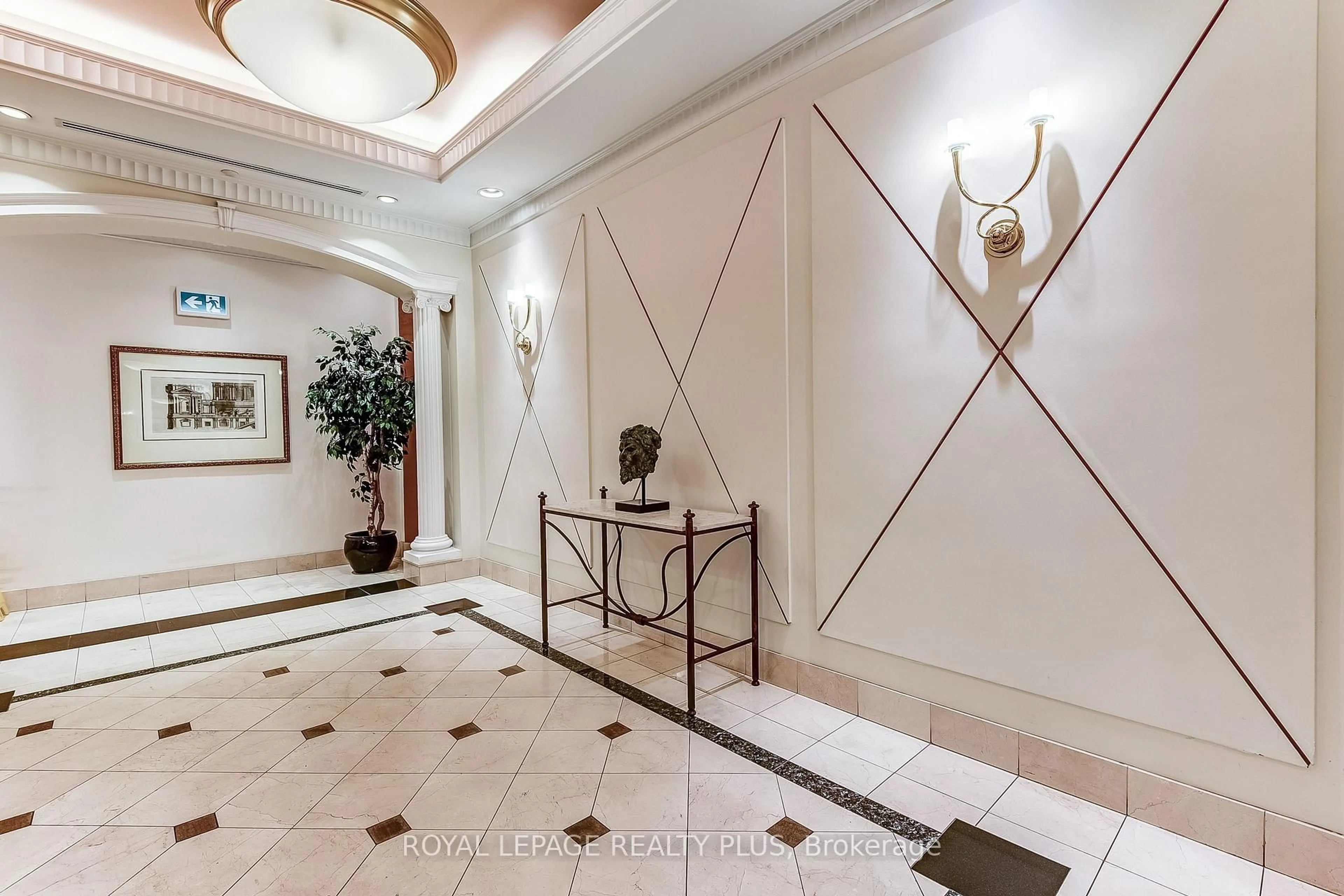 Indoor foyer for 980 Yonge St #715, Toronto Ontario M4W 3V8