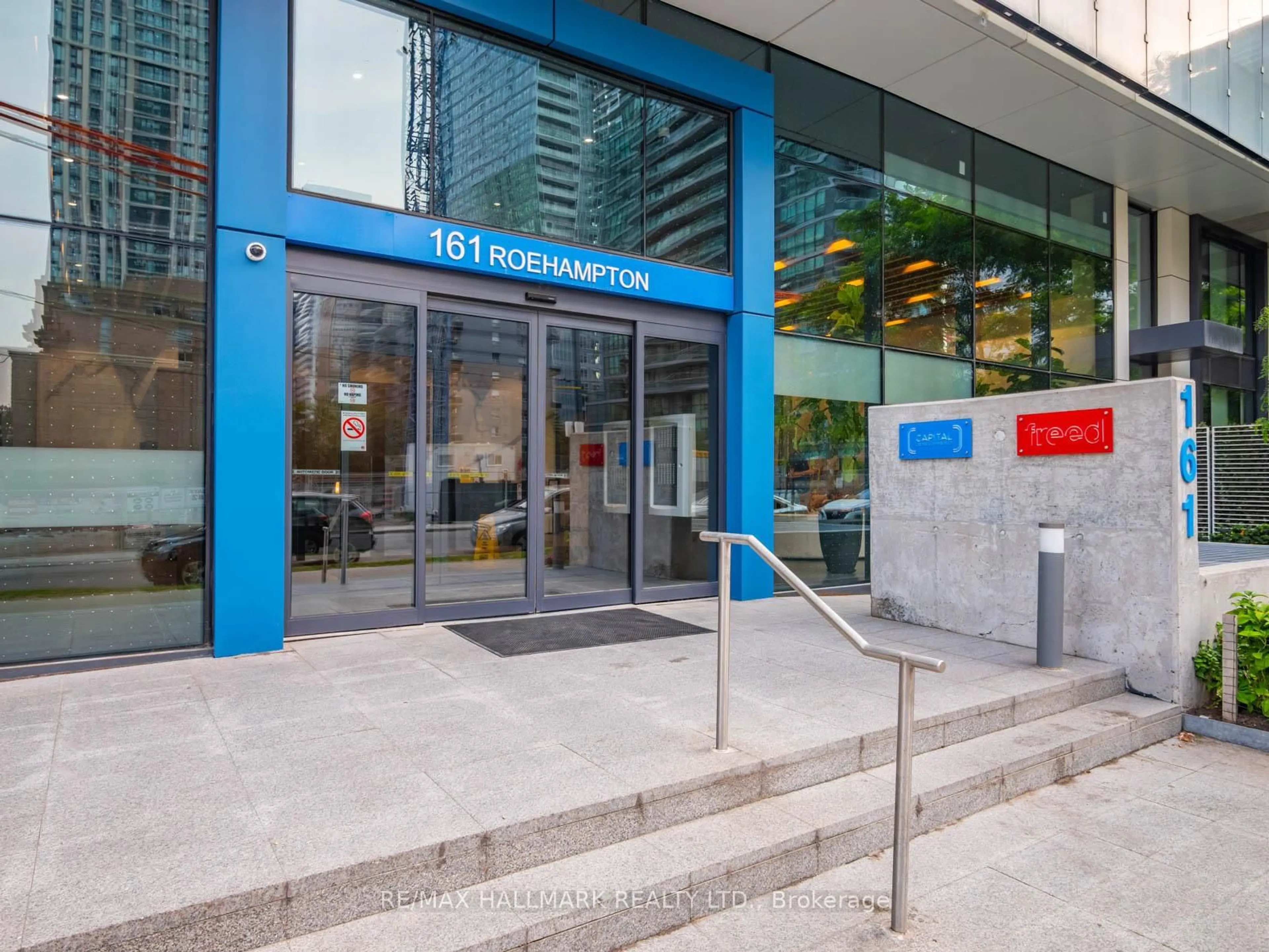 Indoor foyer for 161 Roehampton Ave #2208, Toronto Ontario M4P 0C8