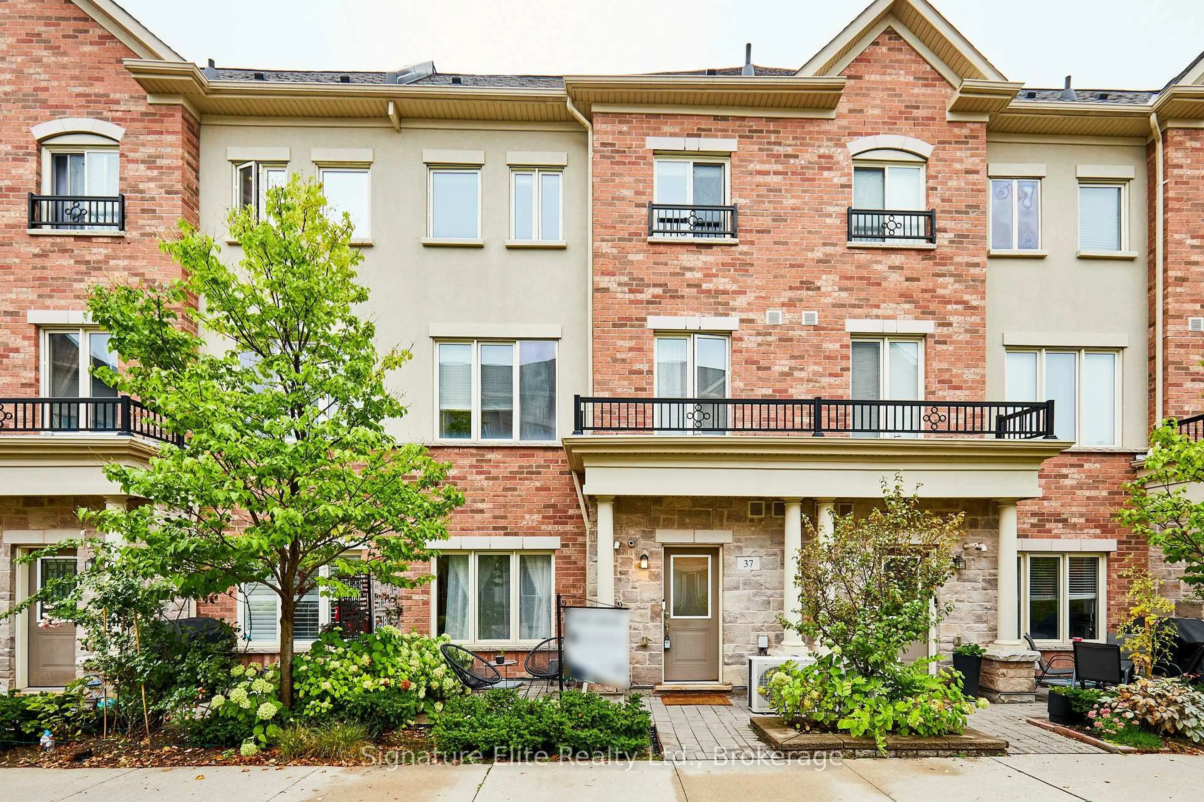 Home with brick exterior material, street for 31 Coneflower Cres #37, Toronto Ontario M2R 0A5