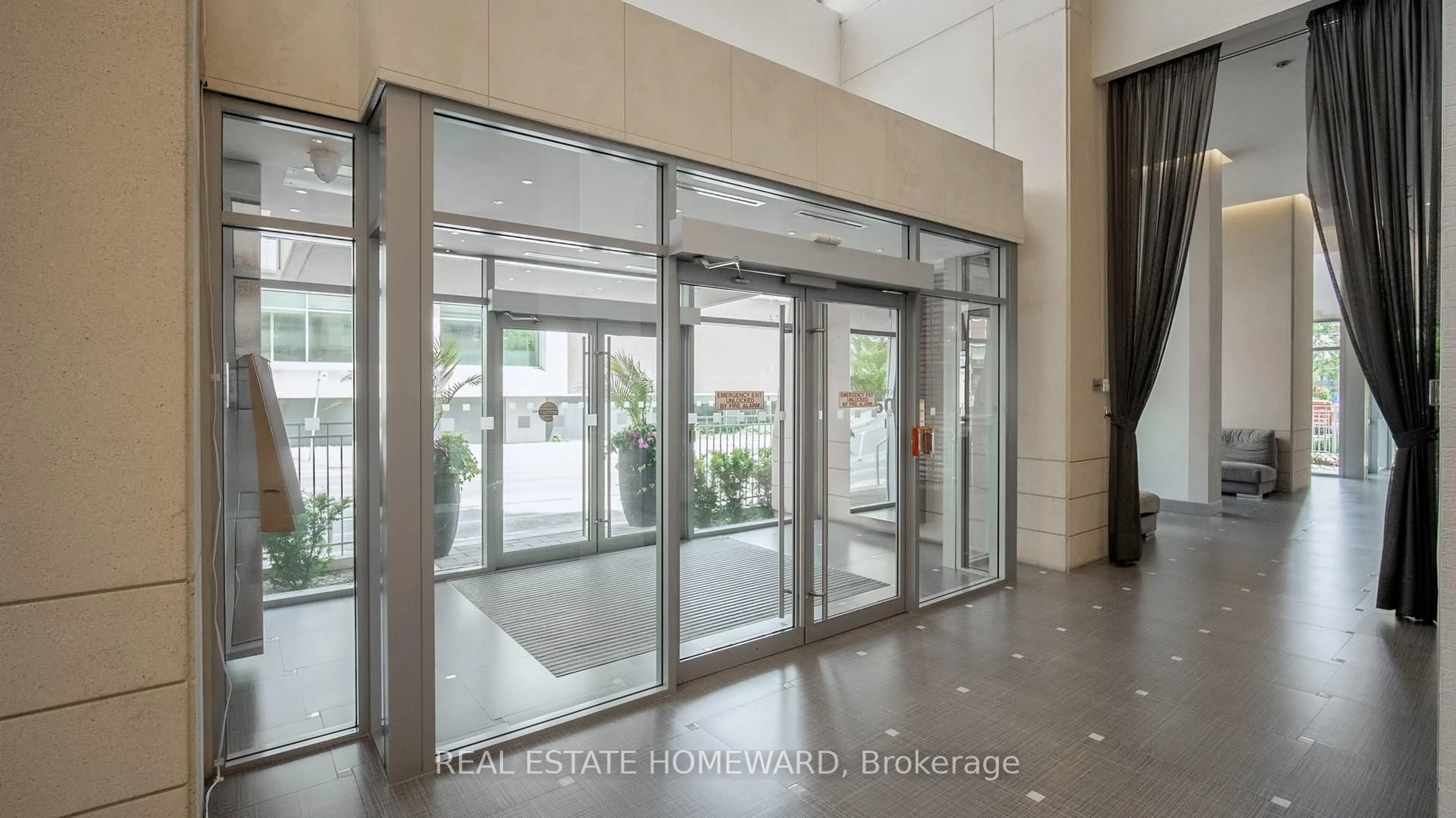 Indoor foyer for 500 Sherbourne St #2706, Toronto Ontario M4X 1L1