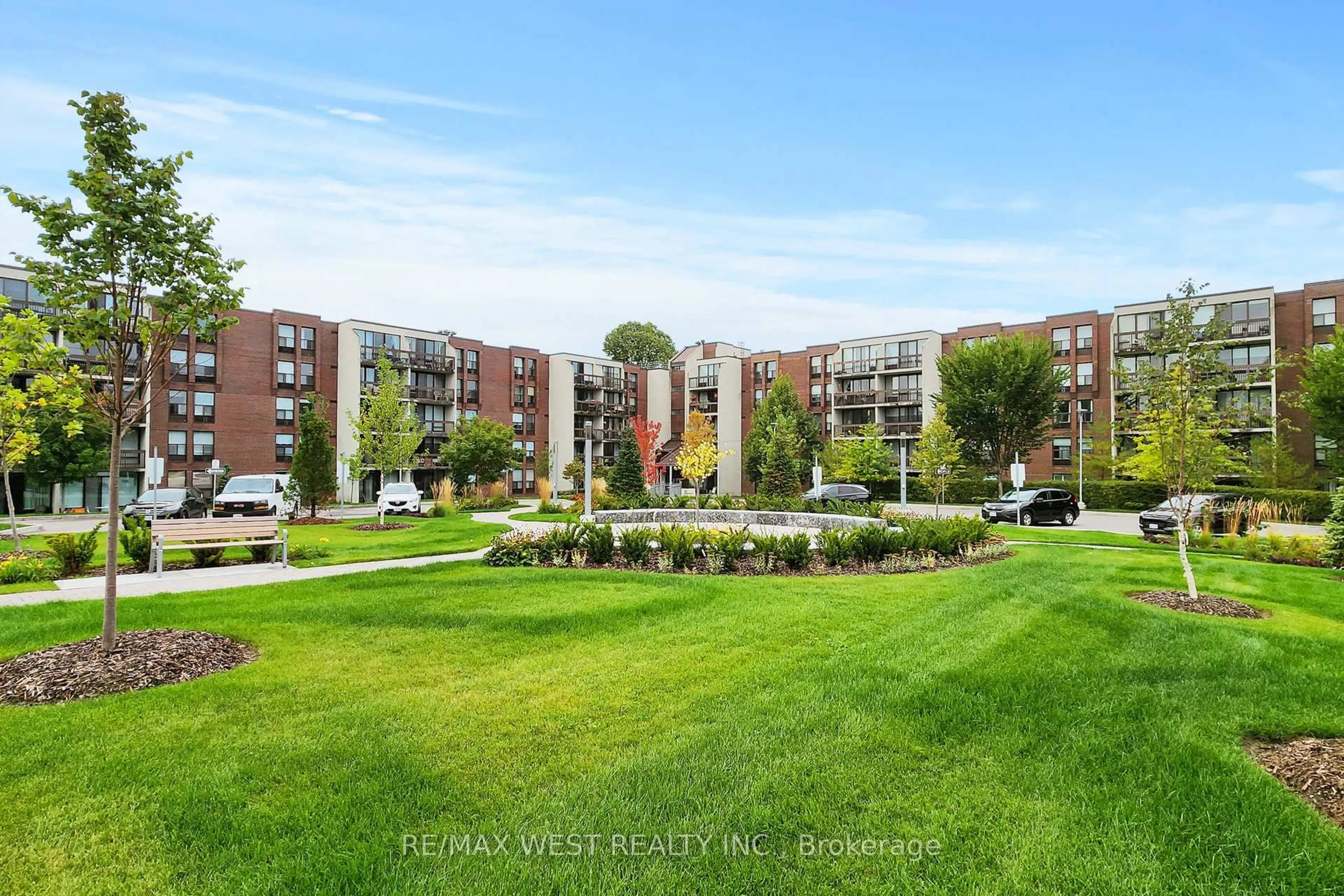 A pic from outside/outdoor area/front of a property/back of a property/a pic from drone, street for 20 Fashion Rose Way #104, Toronto Ontario M2N 6B5