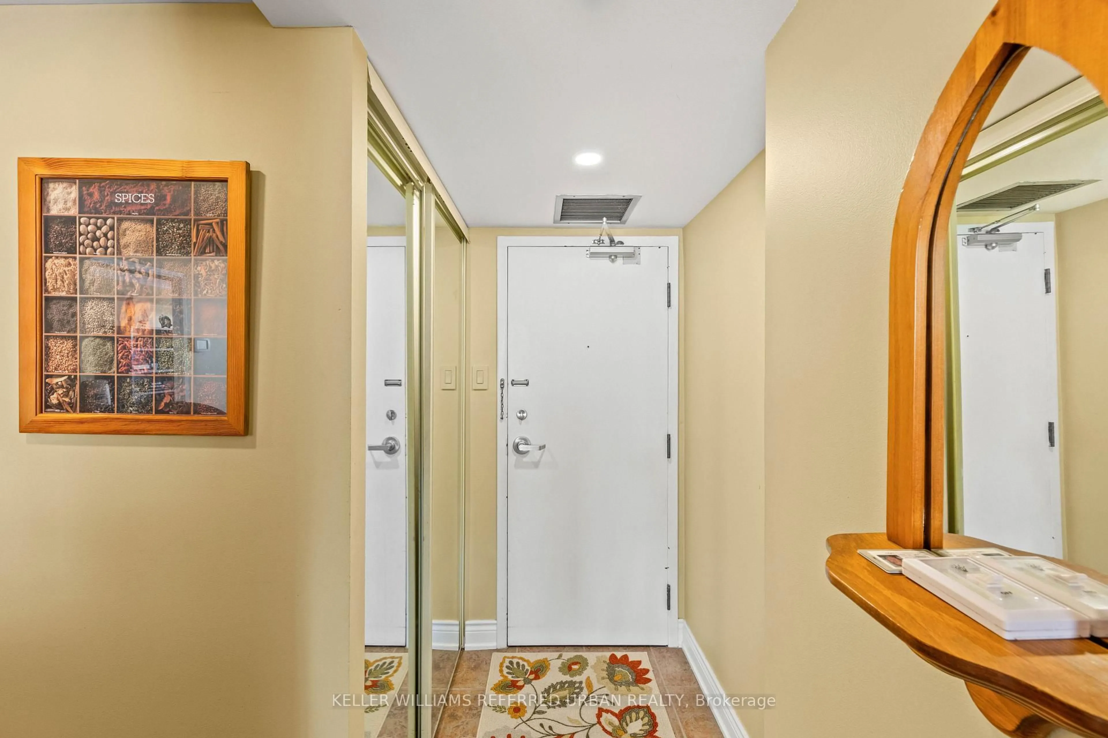 Indoor entryway for 705 King St #413, Toronto Ontario M5V 2W8