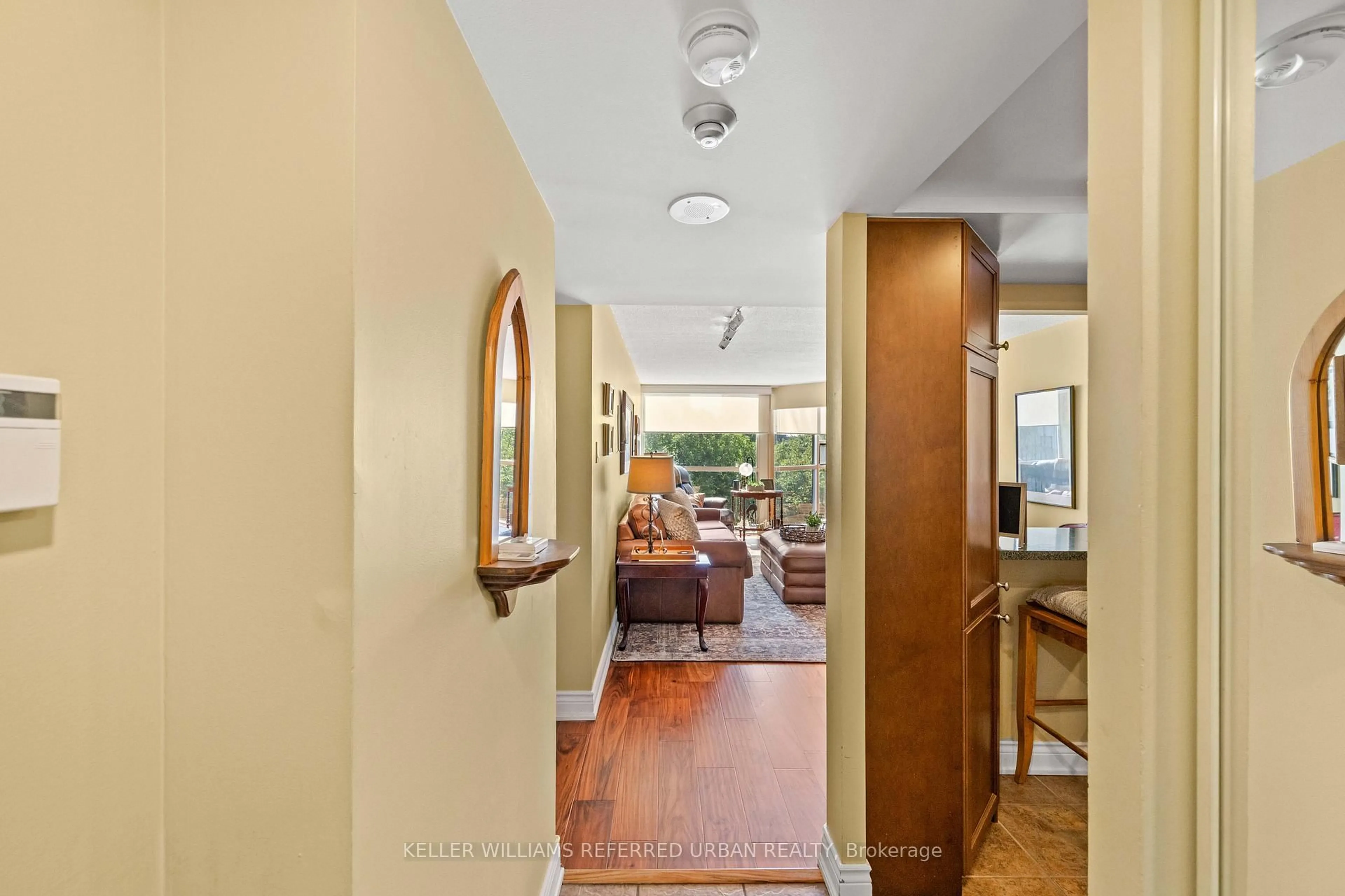 Indoor entryway for 705 King St #413, Toronto Ontario M5V 2W8