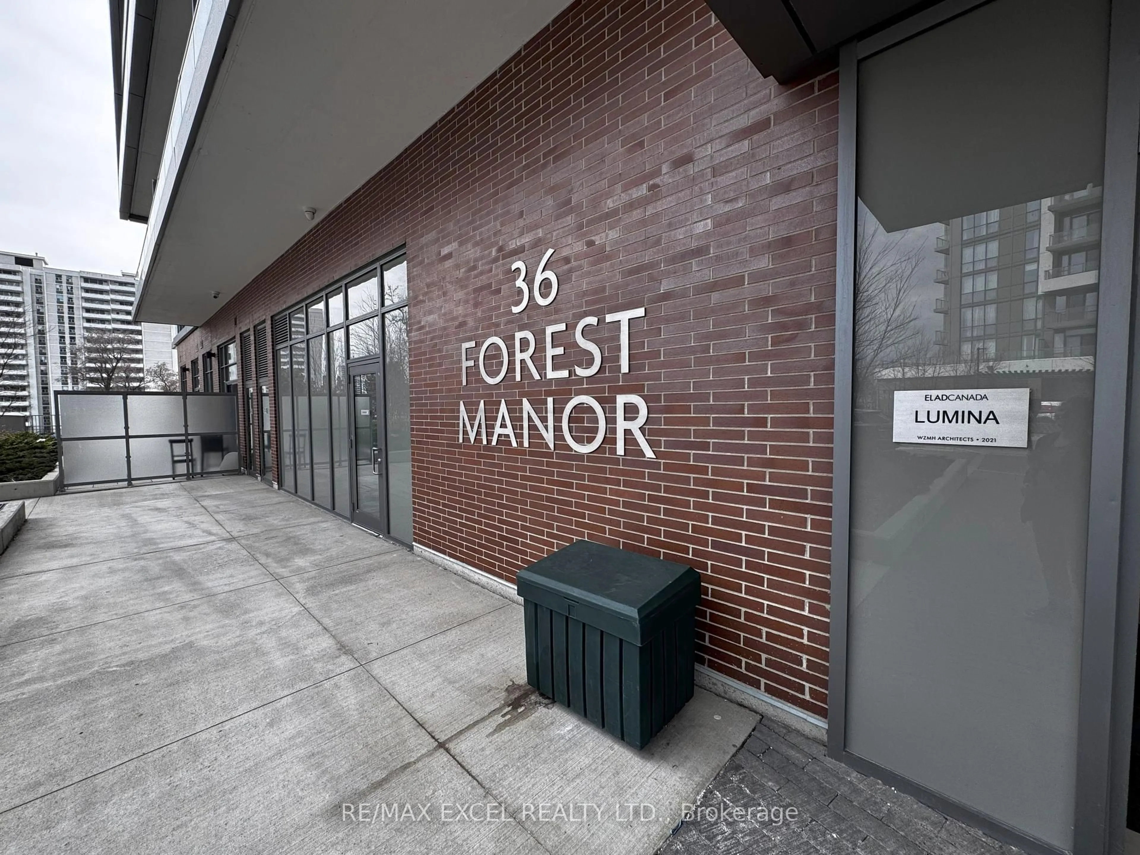Indoor foyer for 36 Forest Manor Rd #A03, Toronto Ontario M2J 1M5