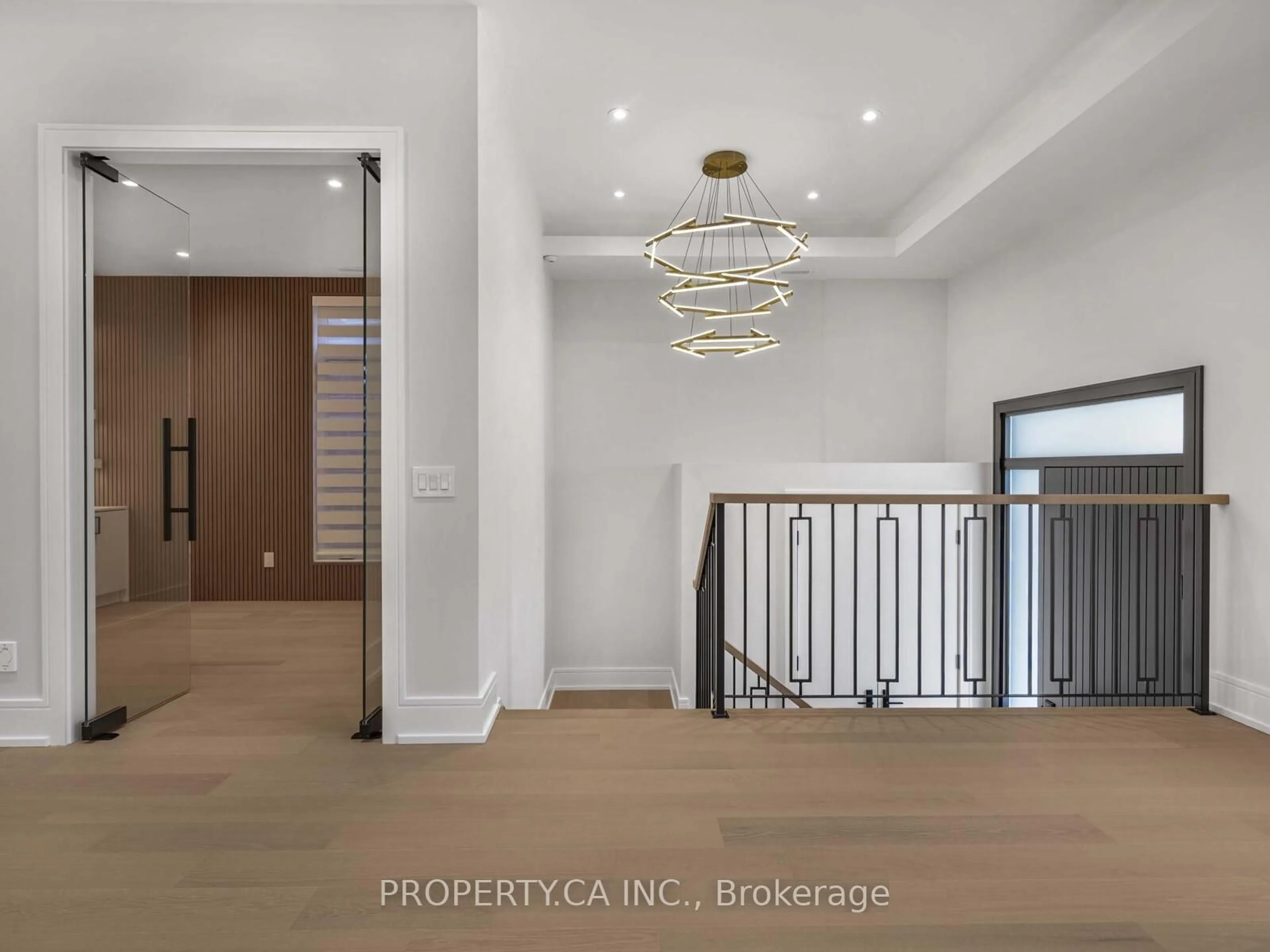 Indoor entryway for 68 Lynnhaven Rd, Toronto Ontario M6A 2K9