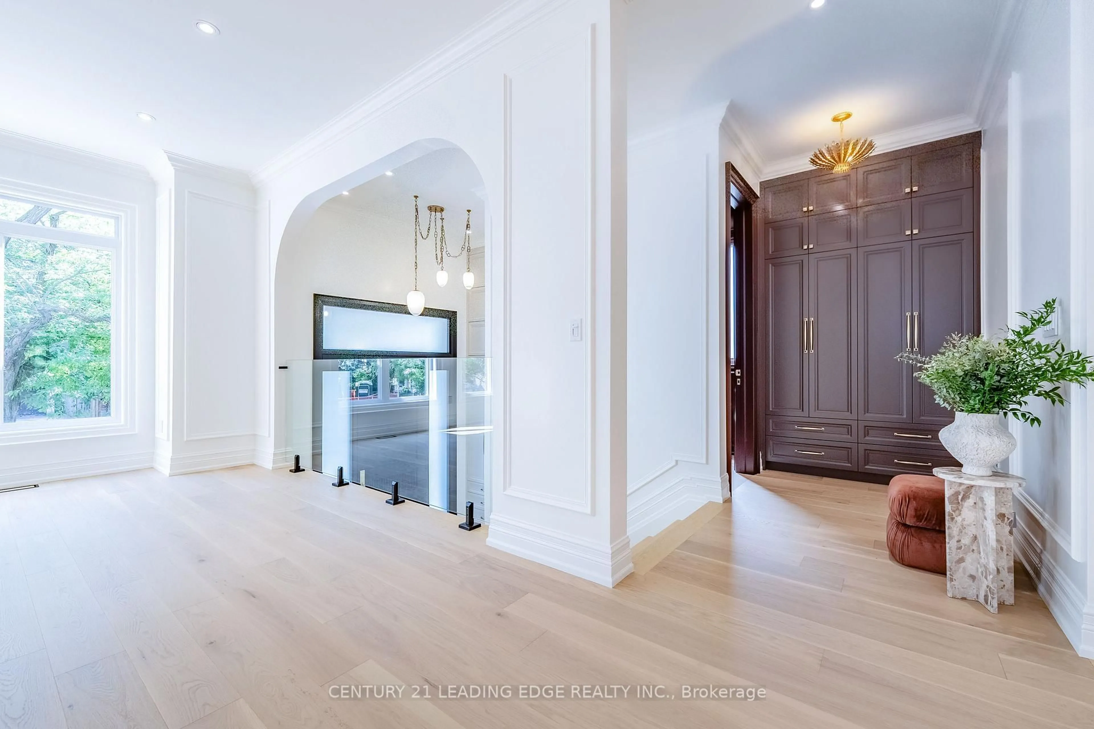 Indoor entryway for 22 KING HIGH Ave, Toronto Ontario M3H 3A7