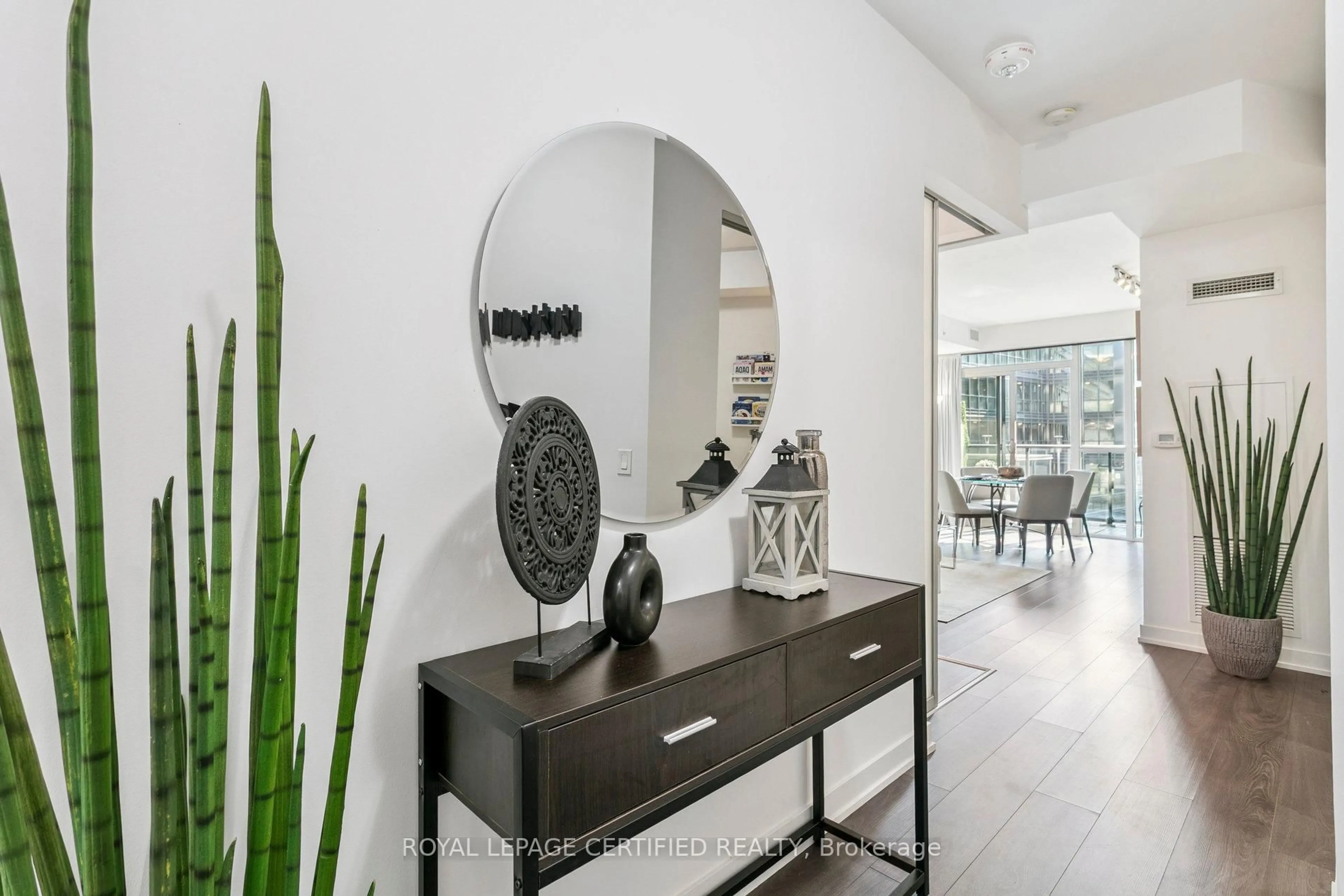 Indoor entryway for 38 Iannuzzi St #502, Toronto Ontario M5V 0S2