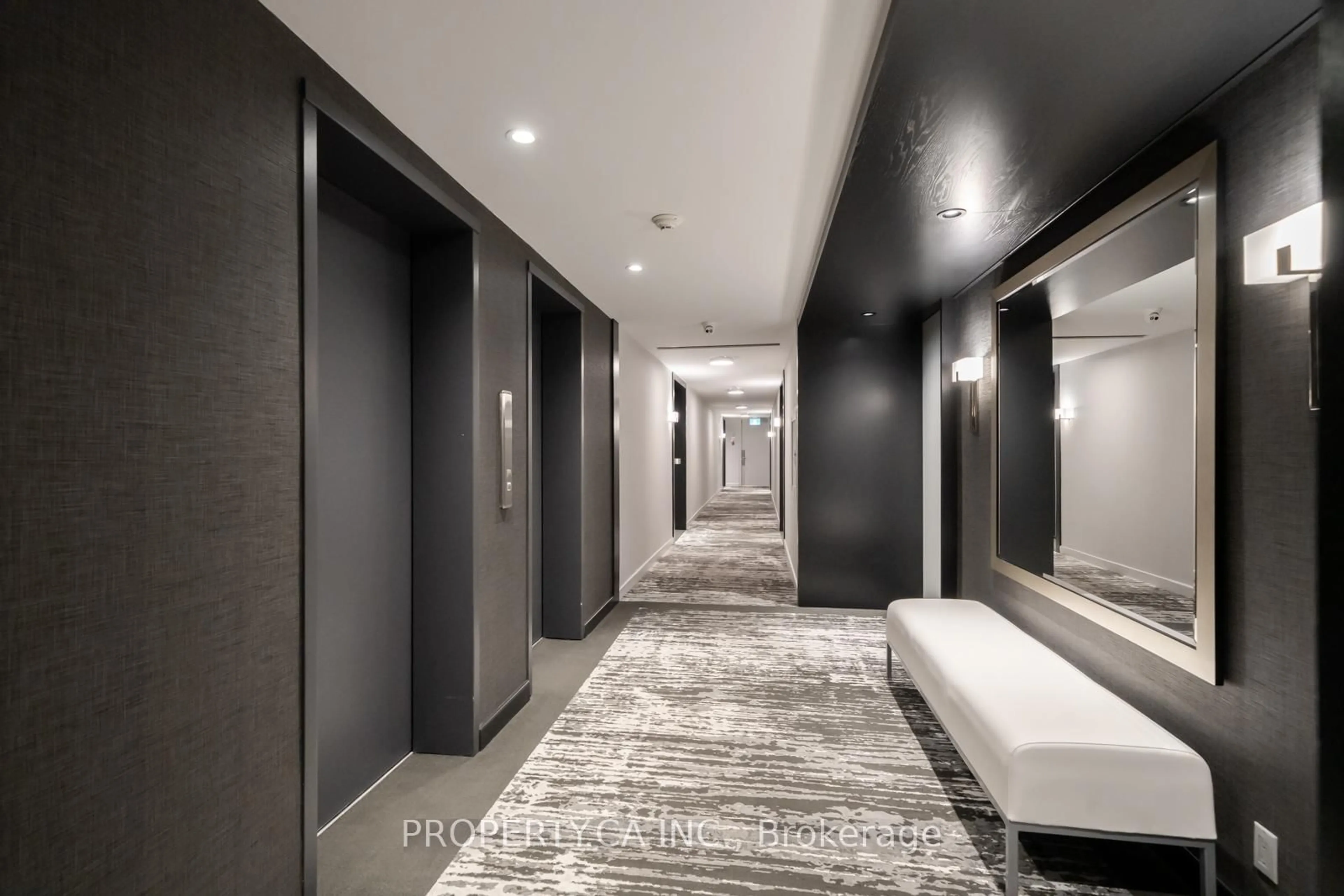 Indoor foyer for 55a Avenue Rd #606, Toronto Ontario M5R 2G3