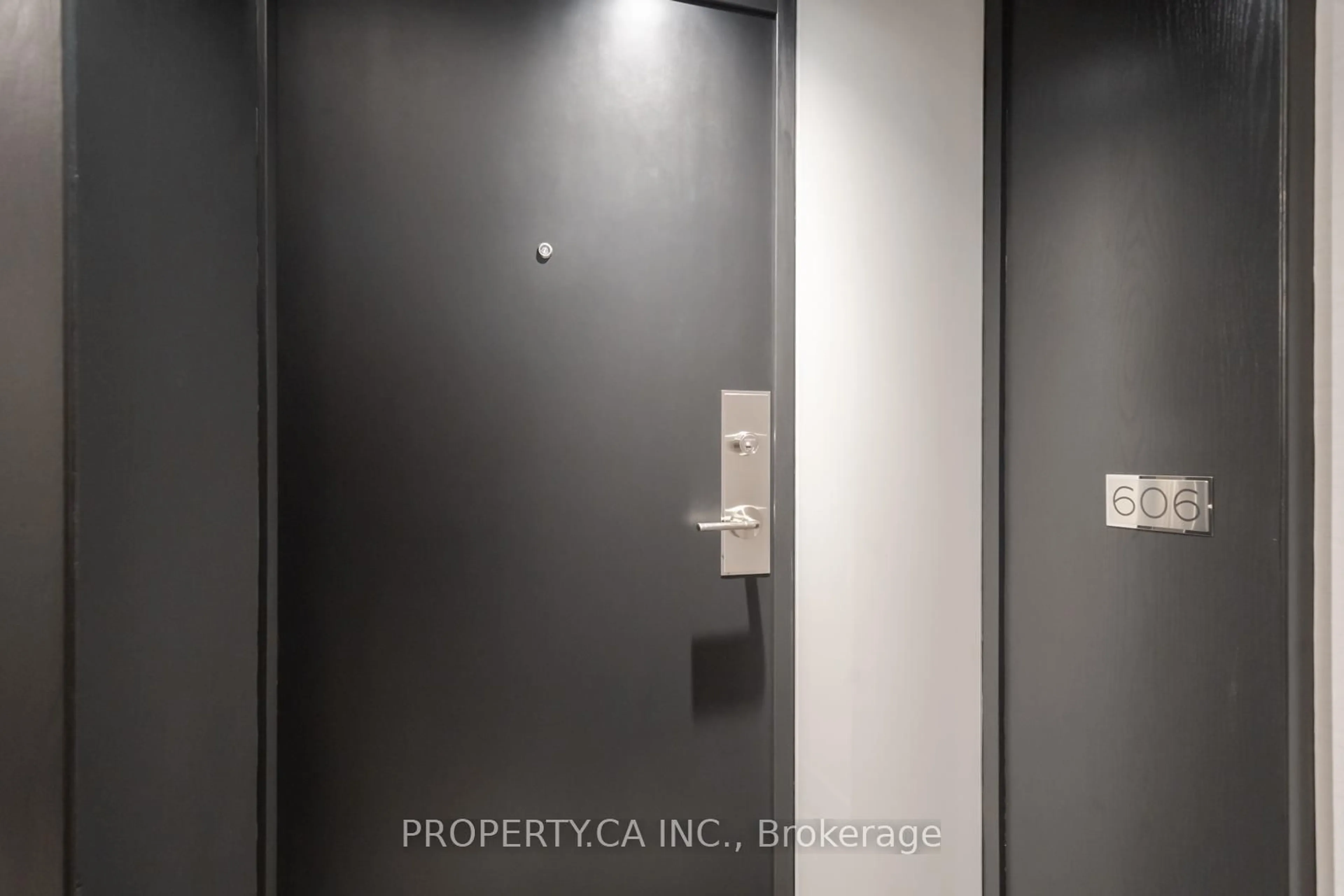 Unknown for 55a Avenue Rd #606, Toronto Ontario M5R 2G3