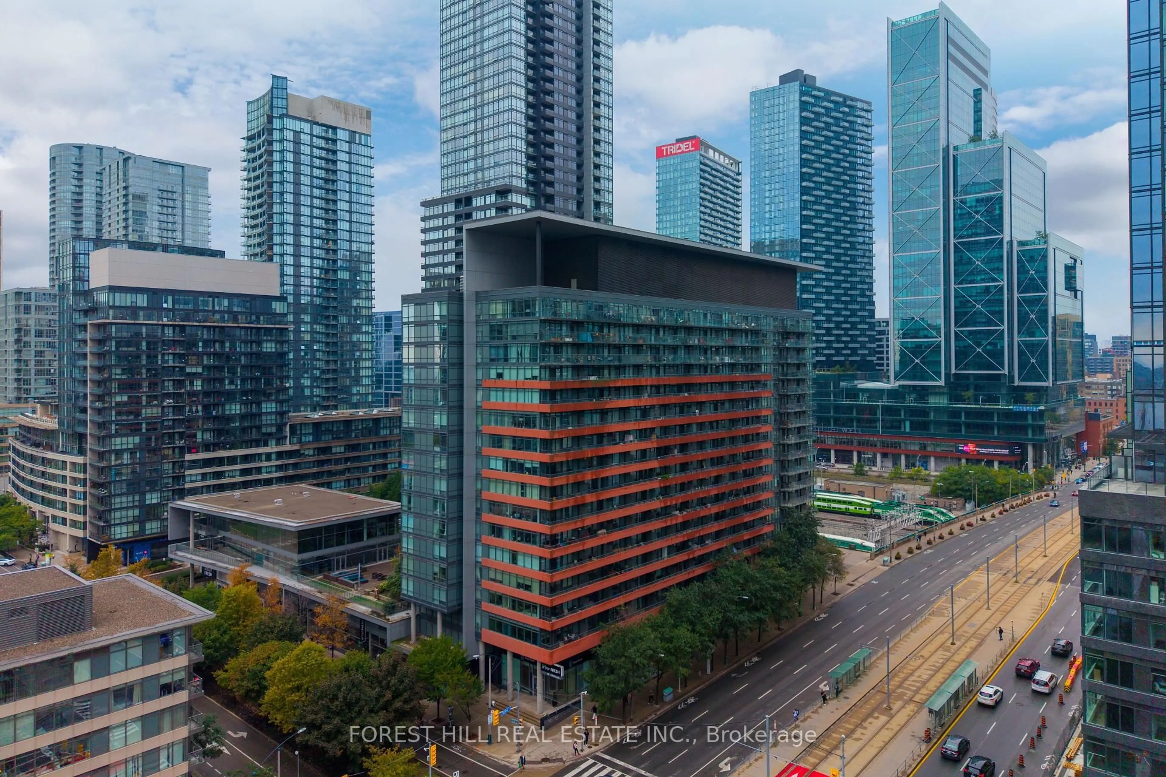 A pic from outside/outdoor area/front of a property/back of a property/a pic from drone, city buildings view from balcony for 4K Spadina Ave #218, Toronto Ontario M5V 3Y9