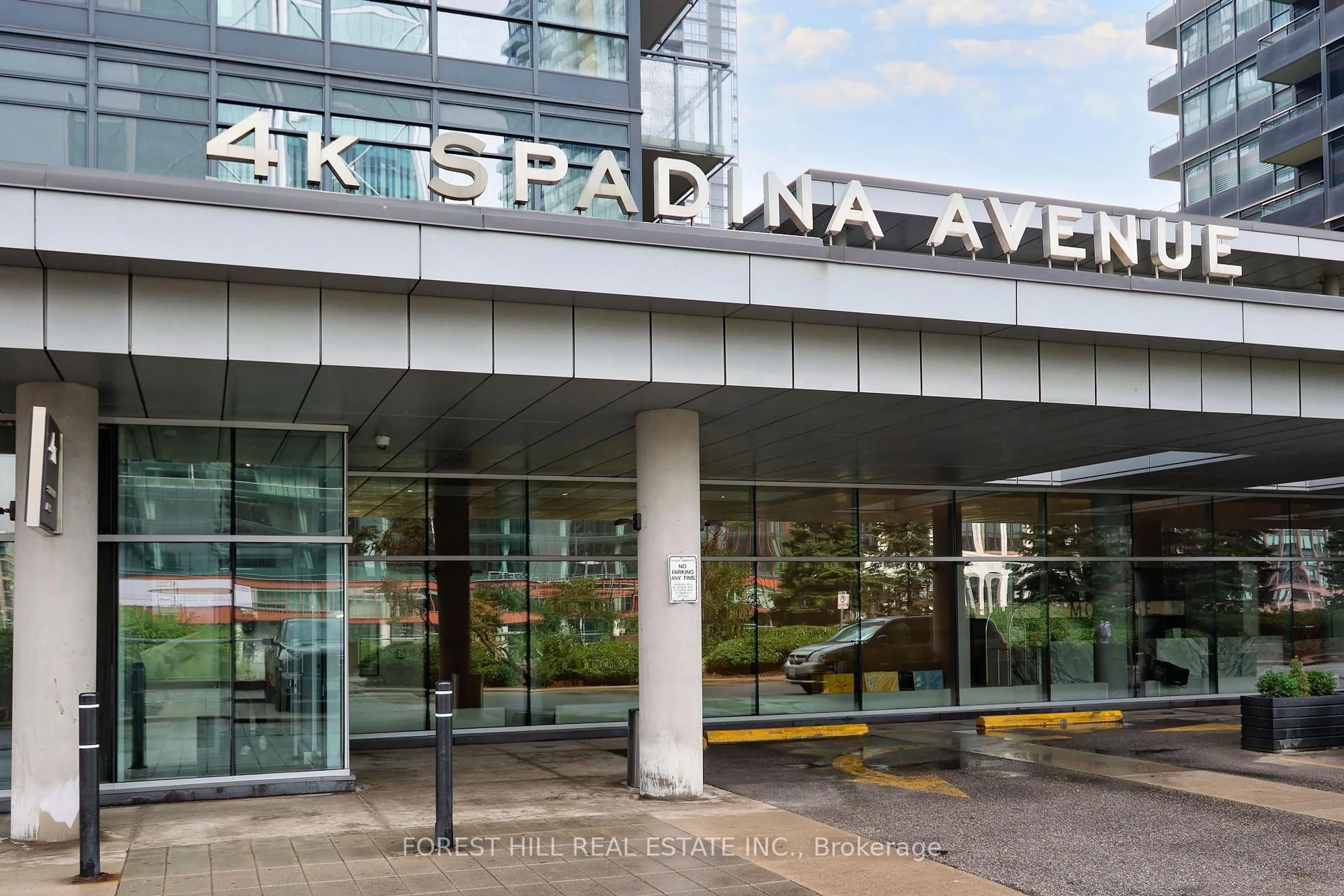 Indoor foyer for 4K Spadina Ave #218, Toronto Ontario M5V 3Y9