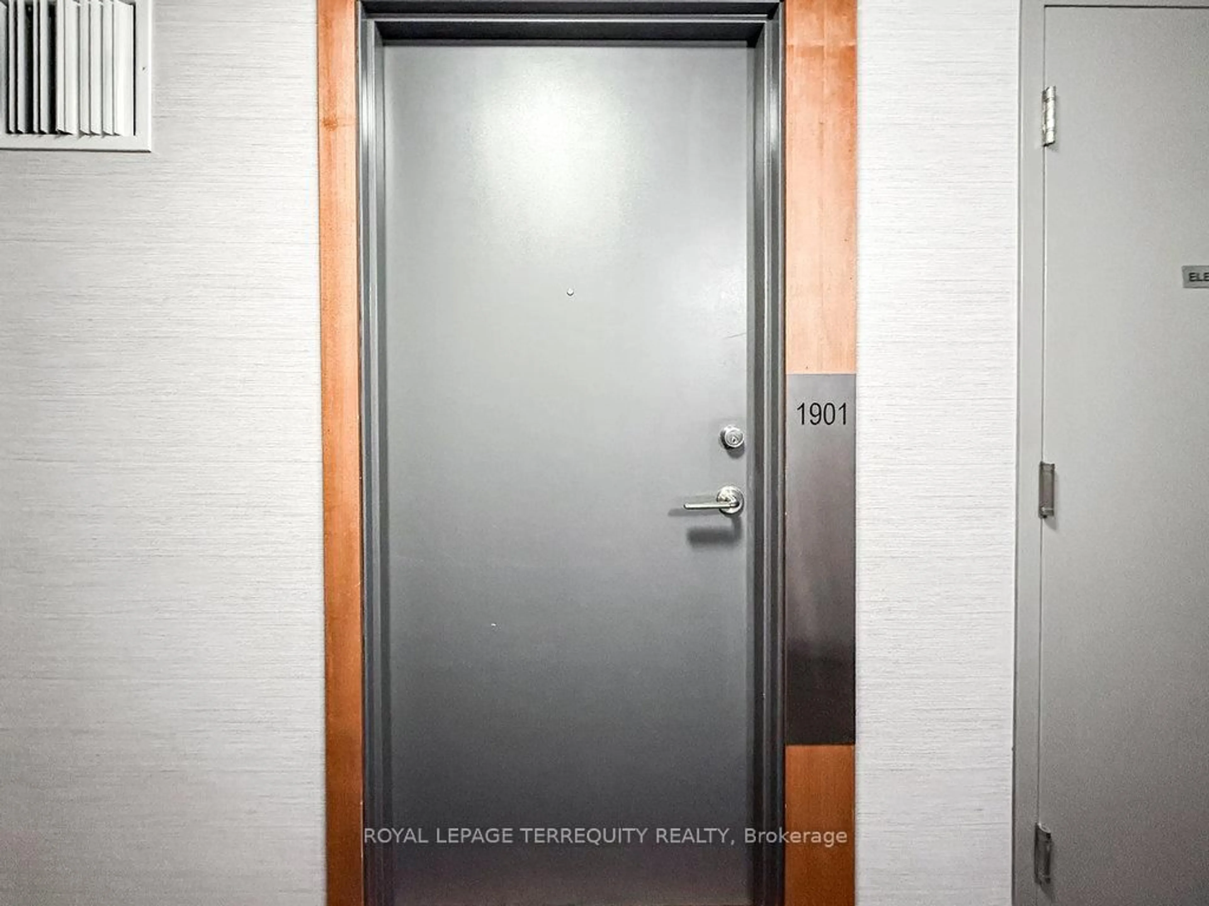 Indoor entryway for 100 Western Battery Rd #1901, Toronto Ontario M6K 3S2