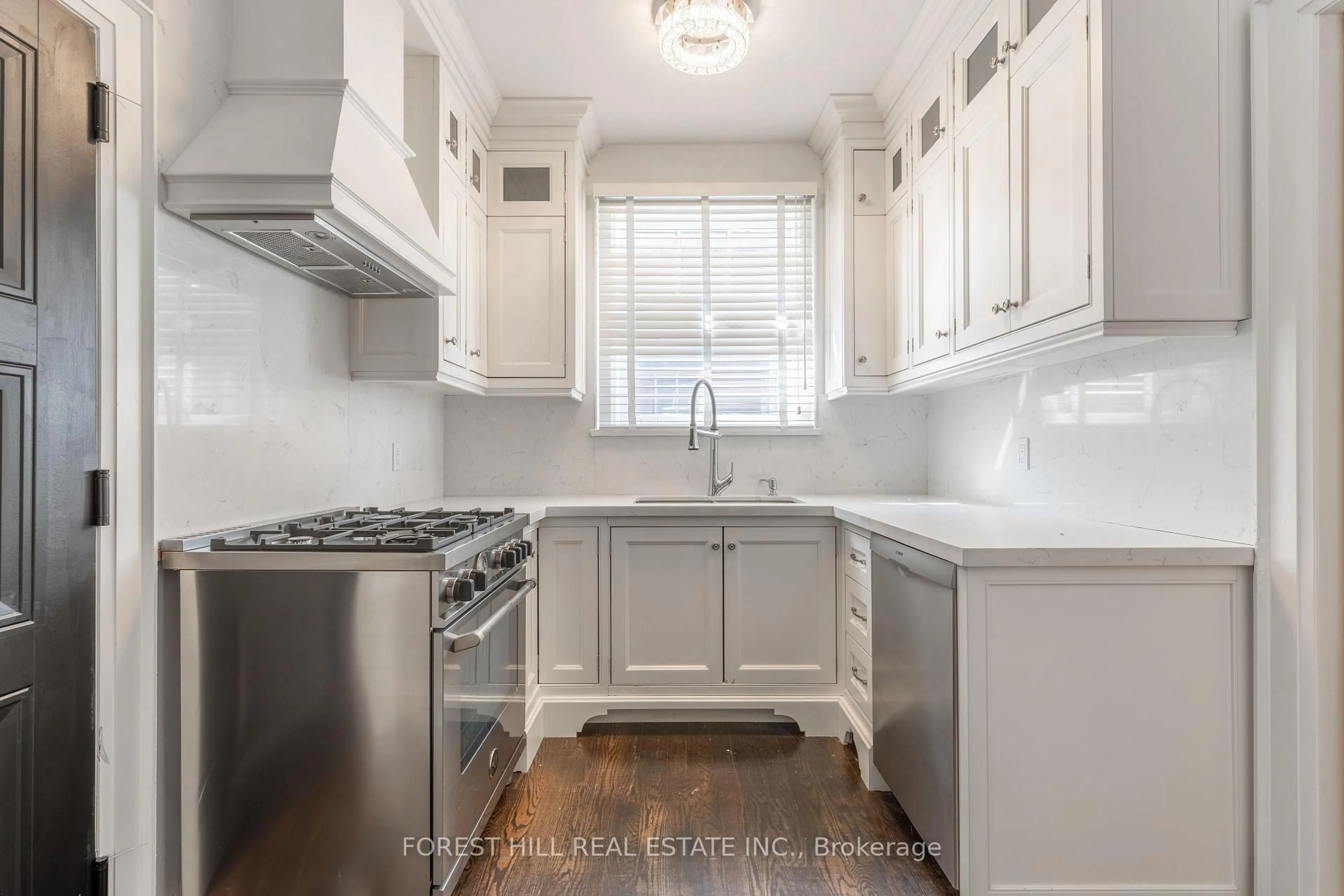 Standard kitchen, unknown for 29 Whitehall Rd, Toronto Ontario M4W 2C5