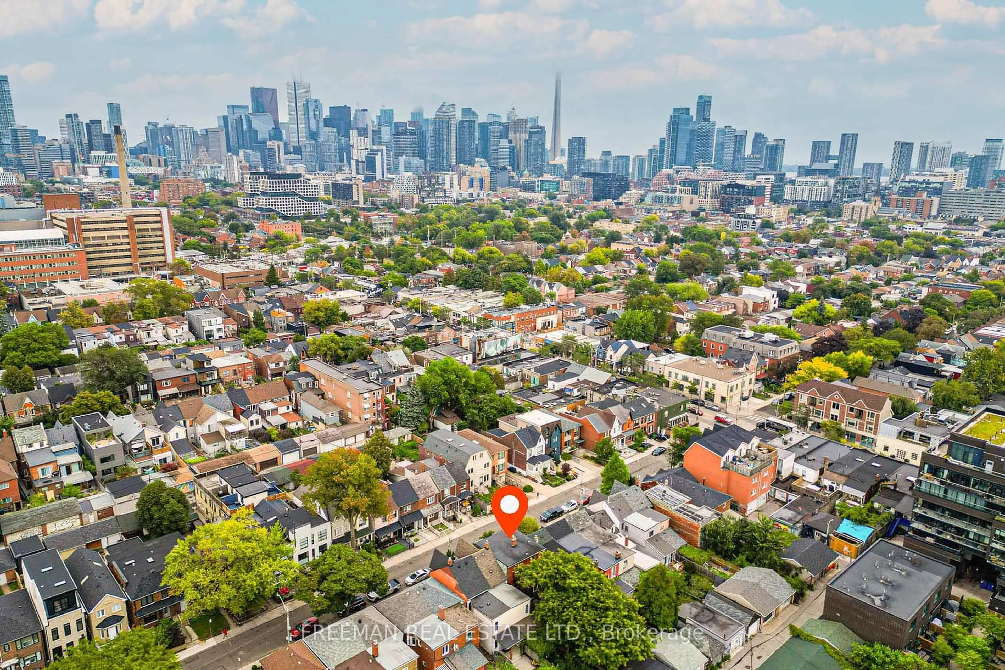 A pic from outside/outdoor area/front of a property/back of a property/a pic from drone, city buildings view from balcony for 246 Euclid Ave, Toronto Ontario M6J 2K2