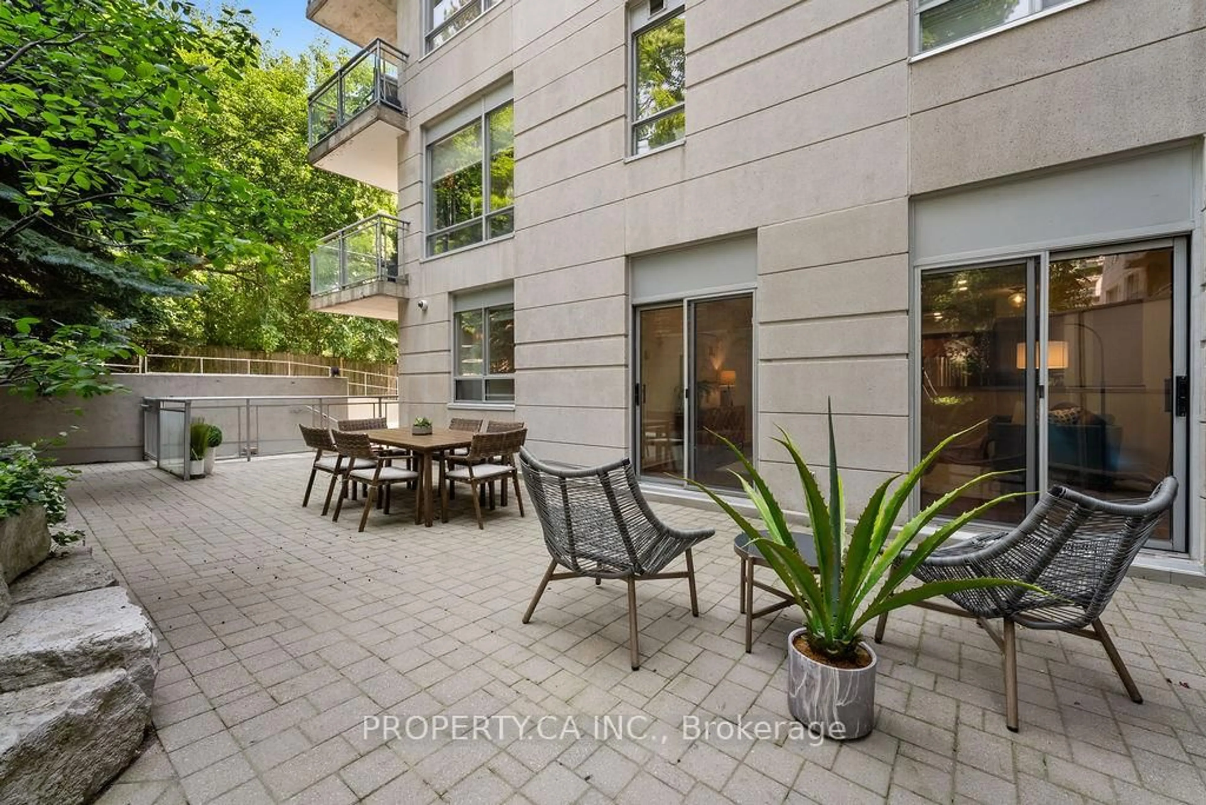 Patio, street for 1801 Bayview Ave #101, Toronto Ontario M4G 4K2