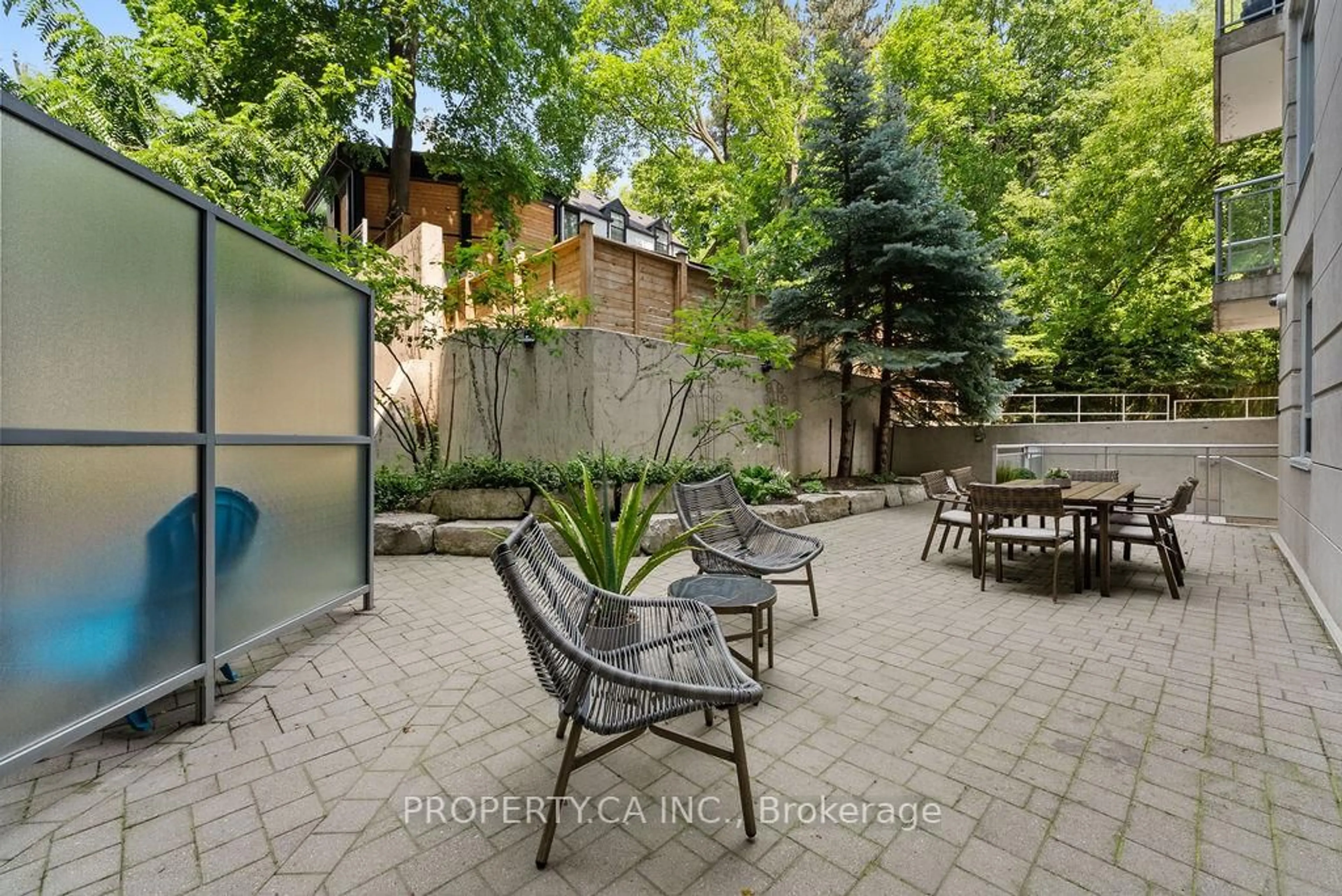 Patio, street for 1801 Bayview Ave #101, Toronto Ontario M4G 4K2