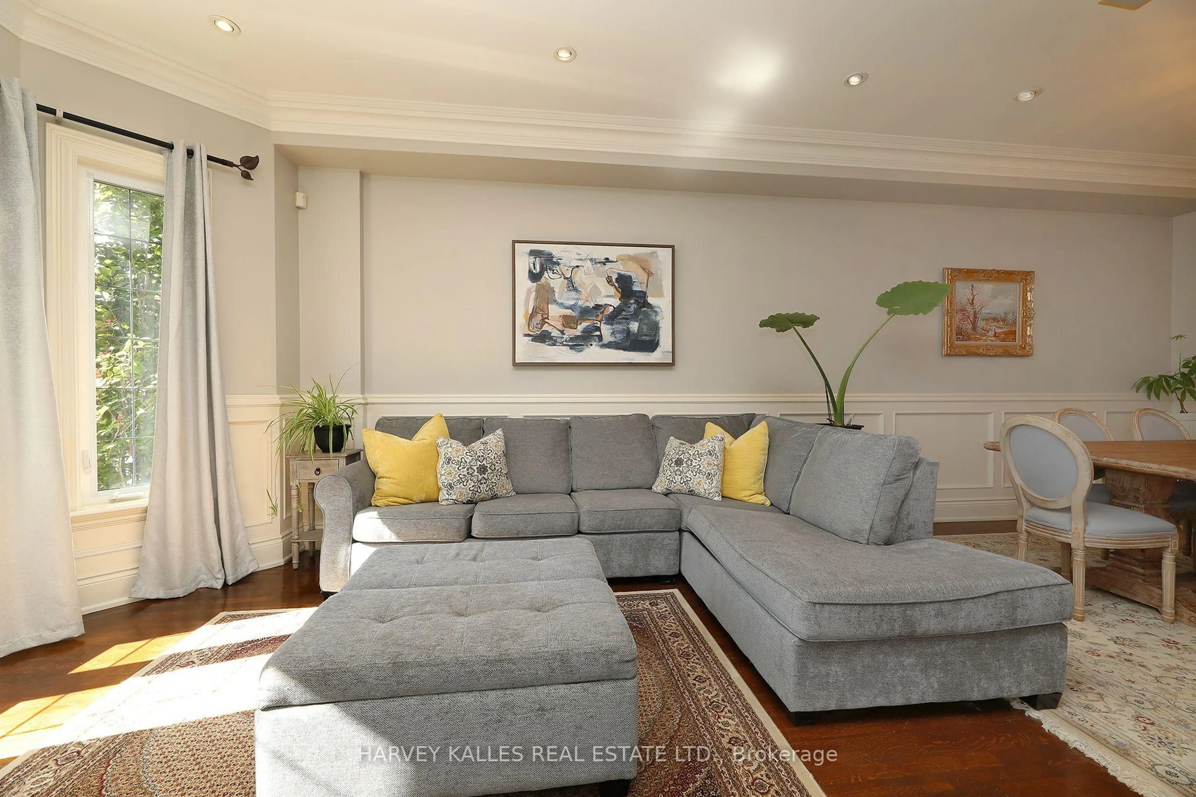 Living room with furniture, unknown for 370 Douglas Ave, Toronto Ontario M5M 1H4